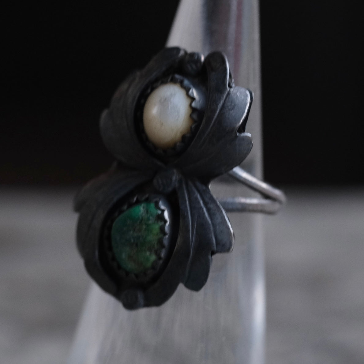 Vintage Sterling Turquoise and Mother Of Pearl Ring 4