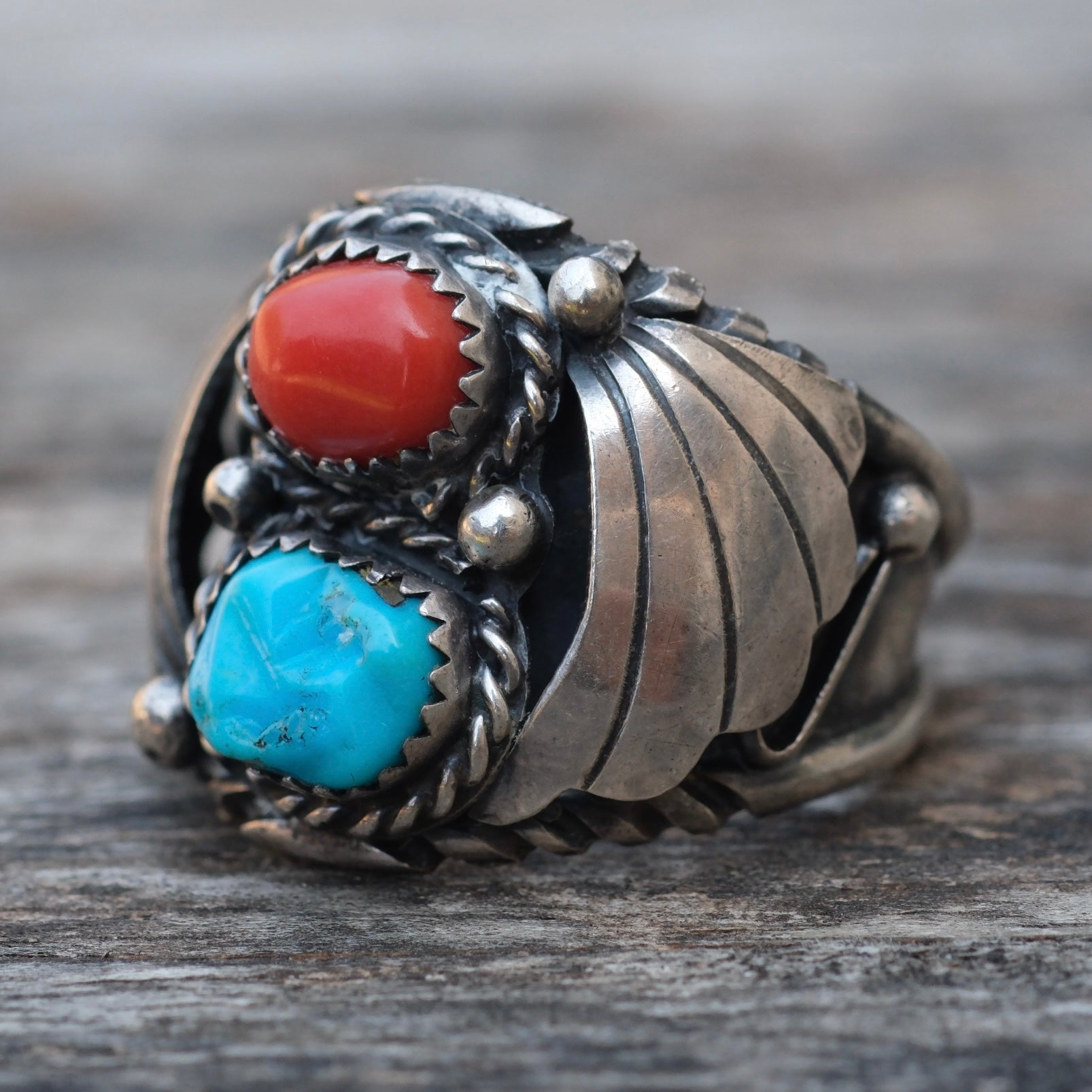 Vintage Sterling Turquoise and Coral Ribbed Band Ring 12.25