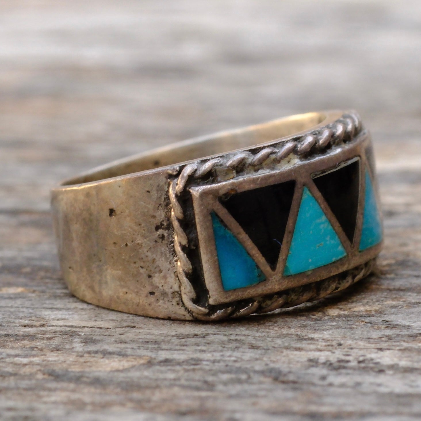 Vintage Sterling Onyx and Turquoise Inlay Band Ring 9.75