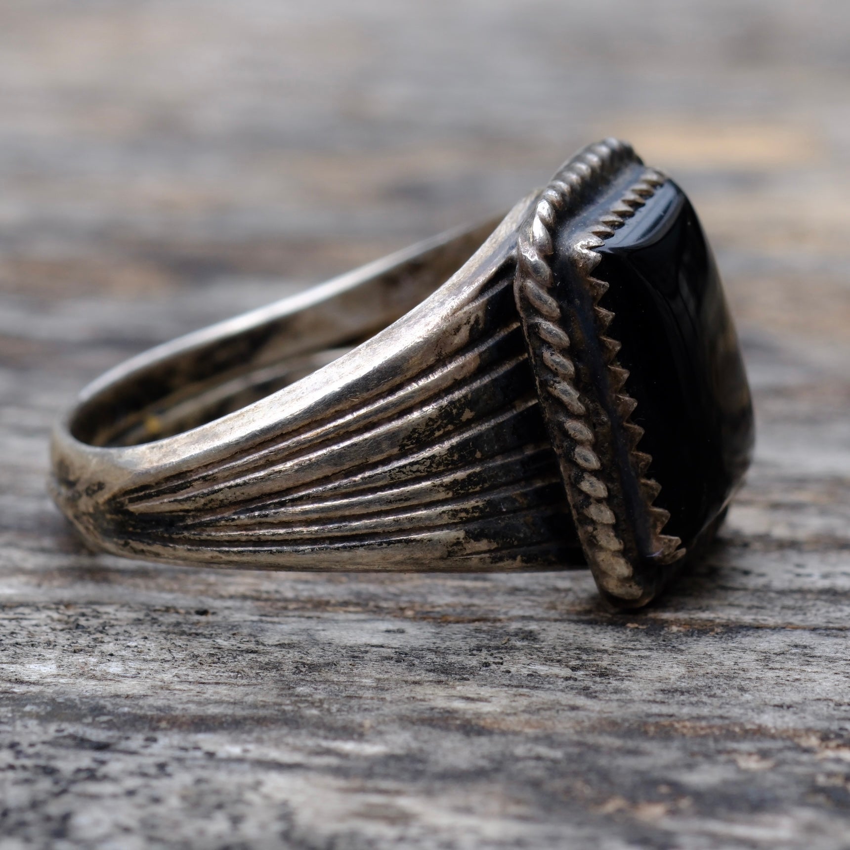 Vintage Sterling Onyx Ribbed Band Ring 12.5