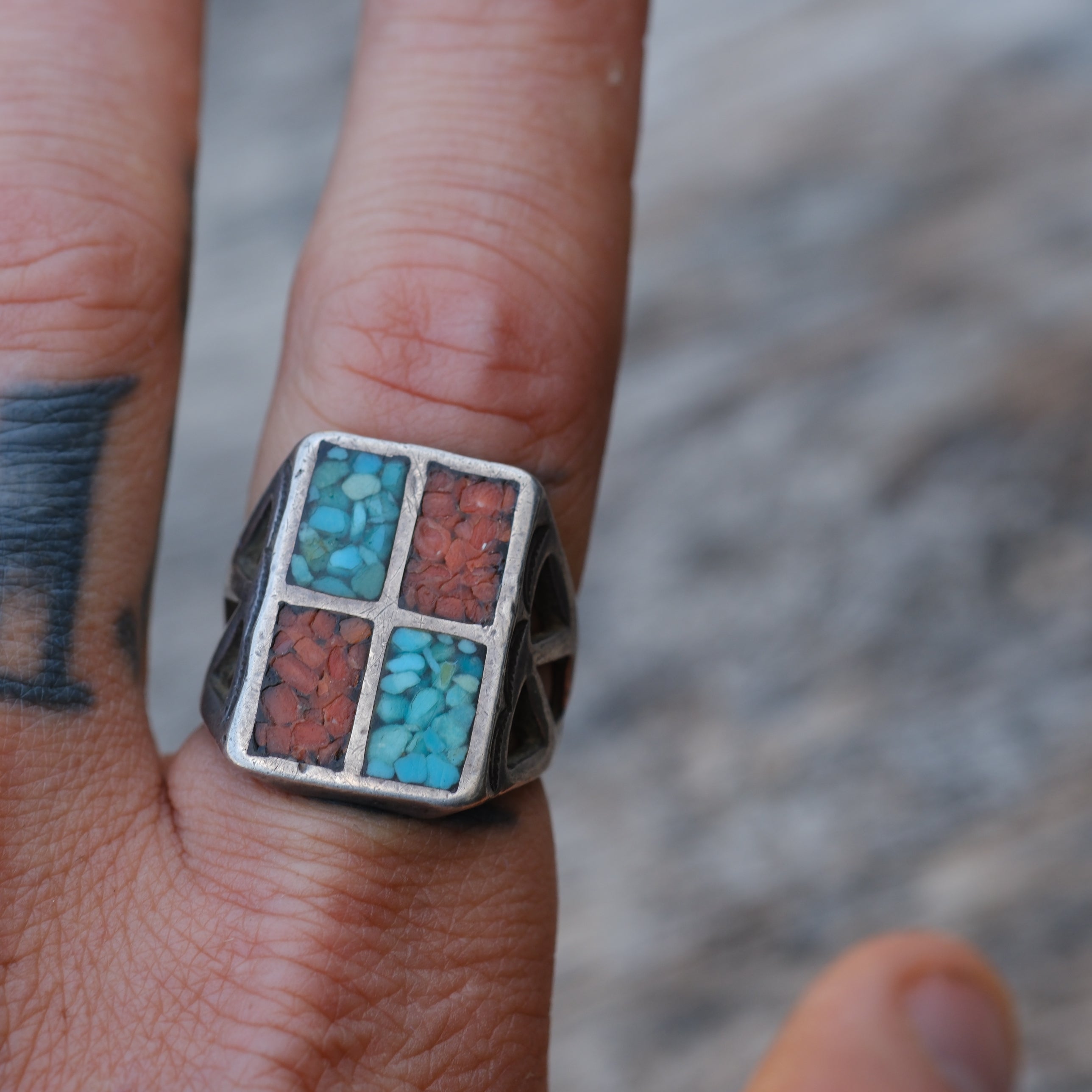 Vintage Sterling Crushed Turquoise and Coral Inlay Ring 8