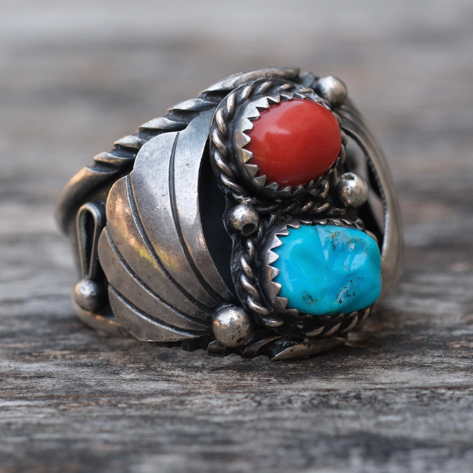 Vintage Sterling Turquoise and Coral Ribbed Band Ring 12.25