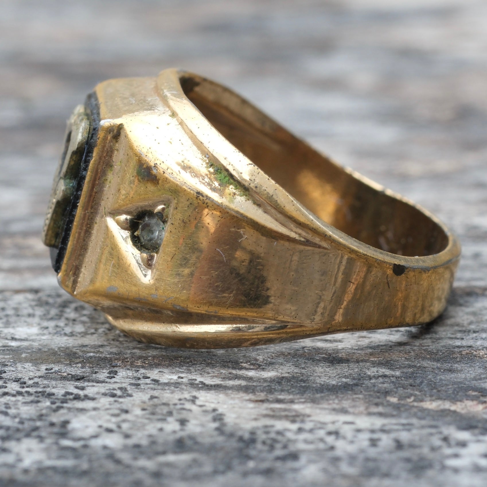 Vintage GoldToned V Initial Signet Ring 7