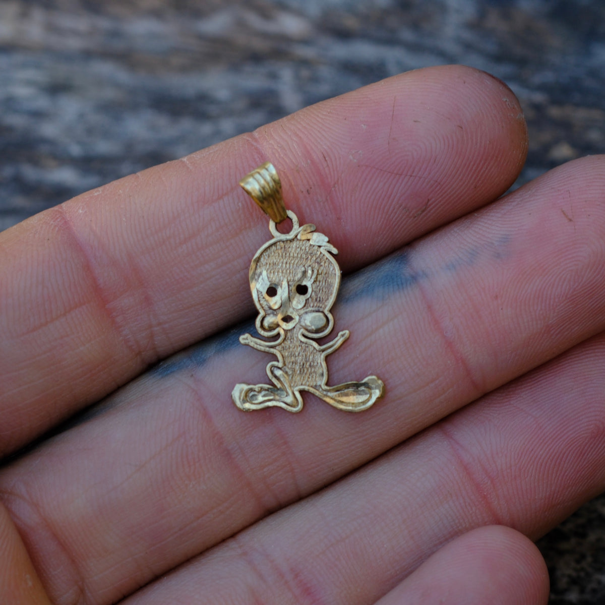 Vintage 14K Gold Tweedy Pendant .75"