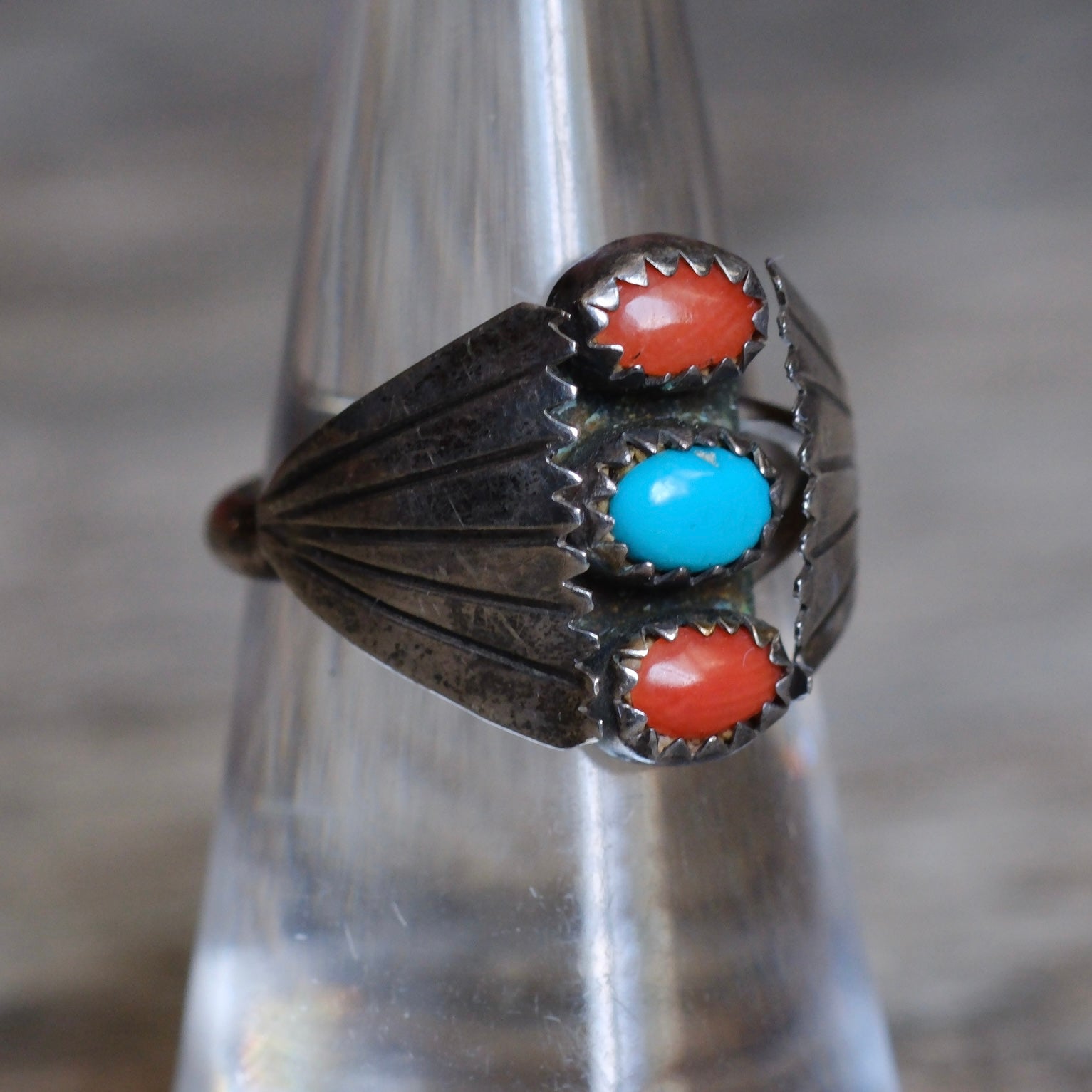 Vintage Sterling Turquoise and Coral Ribbed Band Ring 6