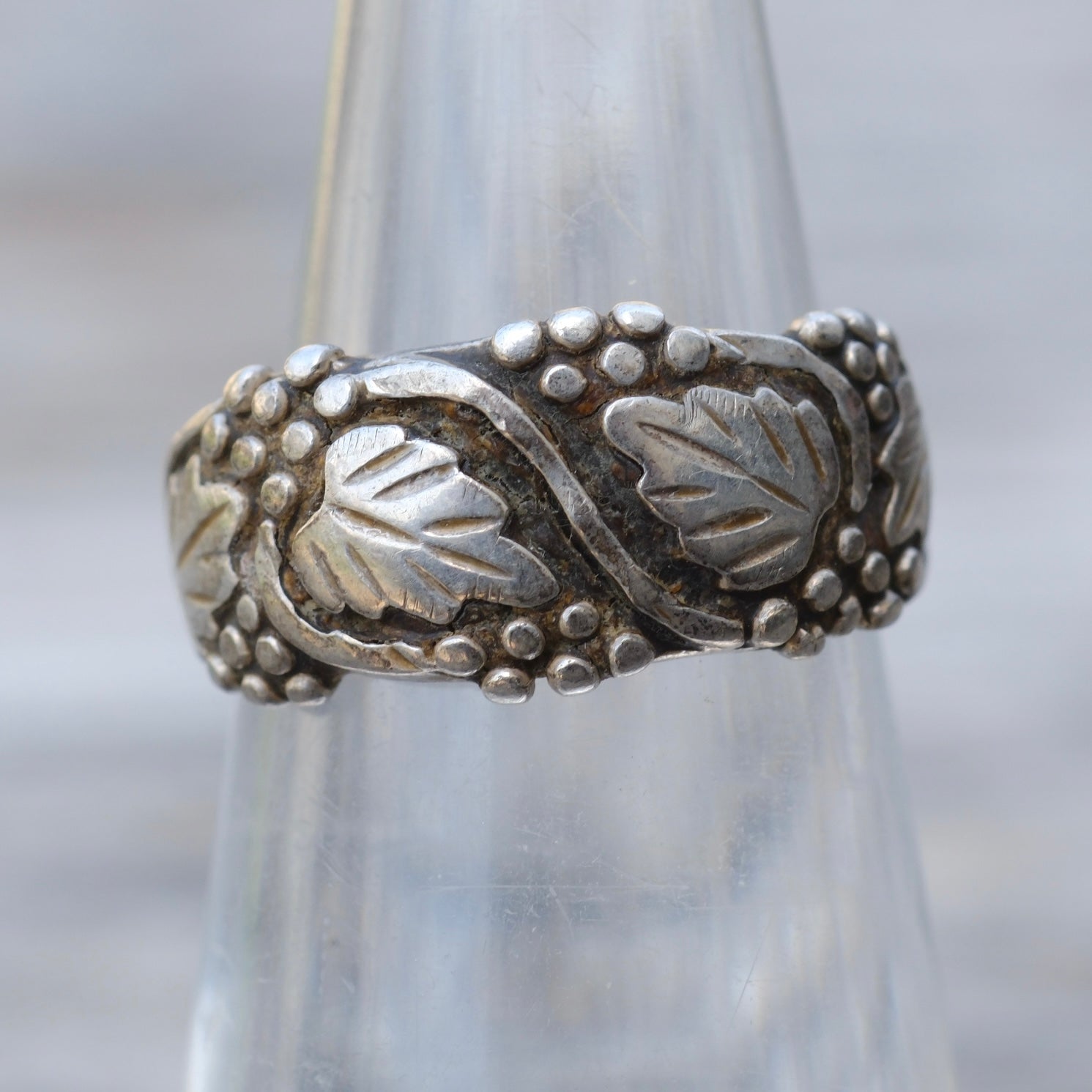 Vintage Sterling Leaf Band Ring 4.75