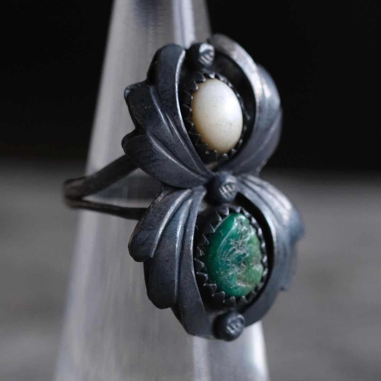 Vintage Sterling Turquoise and Mother Of Pearl Ring 4