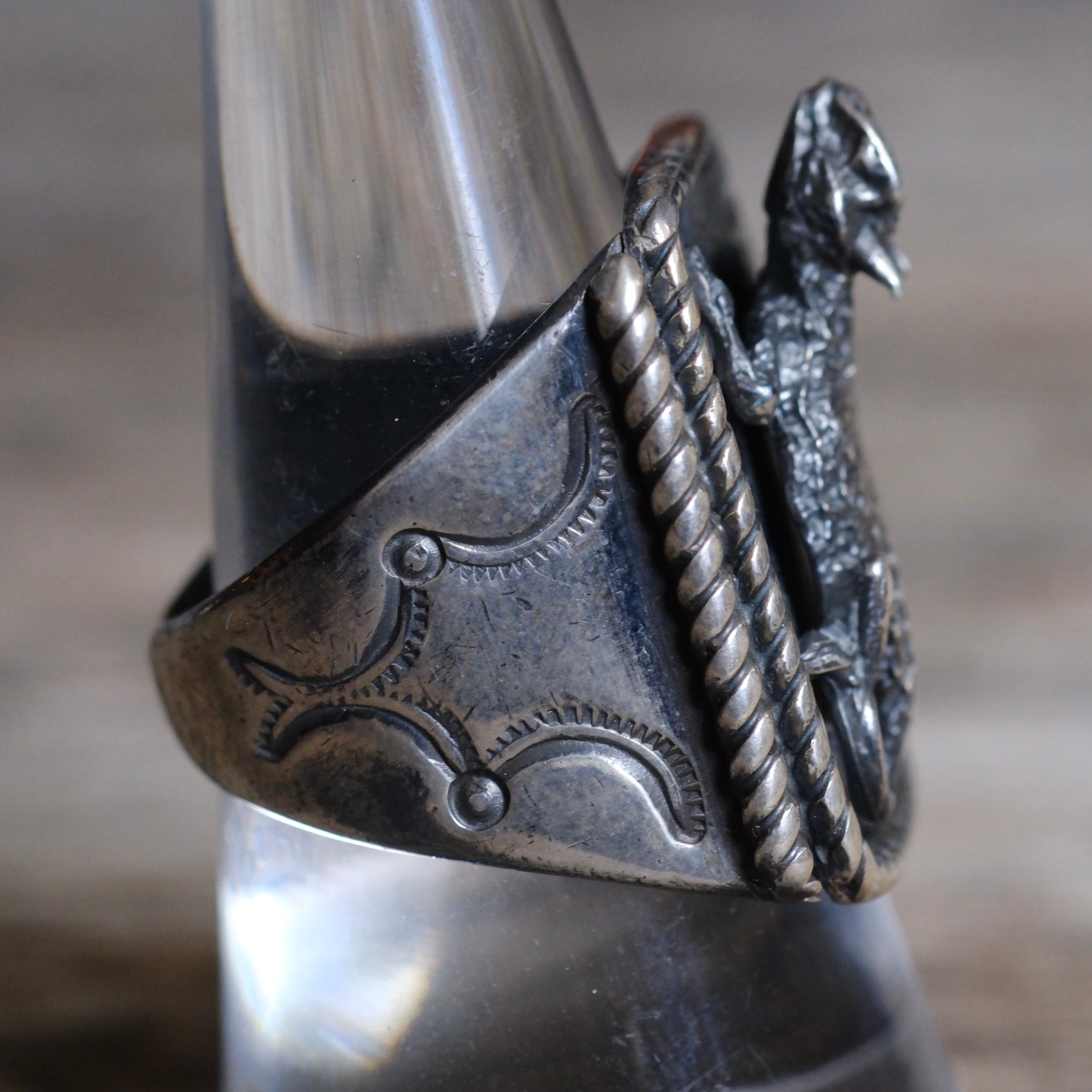 Vintage Sterling Silver Southwestern Lizard Stamped Band Ring 9