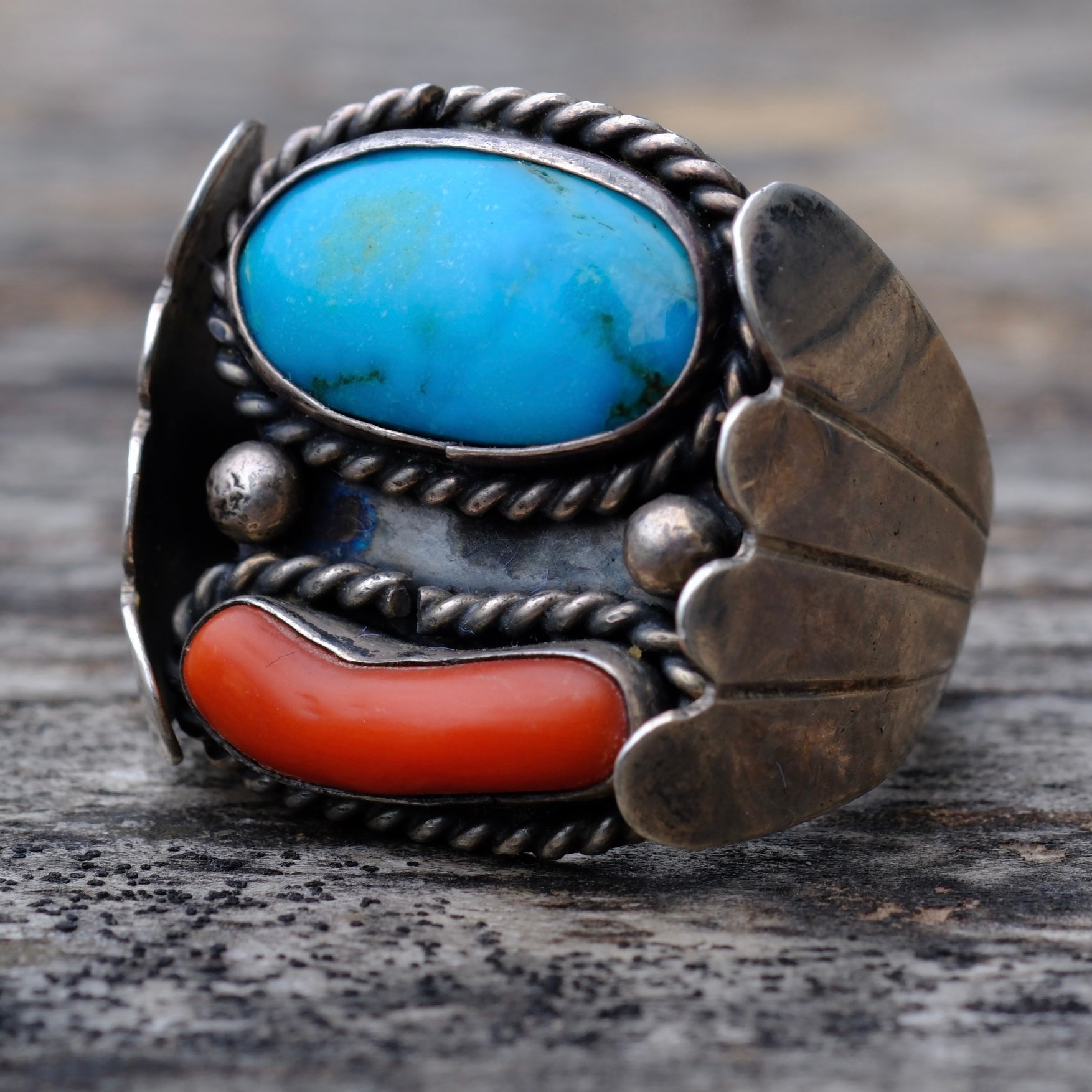 Vintage Sterling Turquoise and Coral Ribbed Band Ring 7.75
