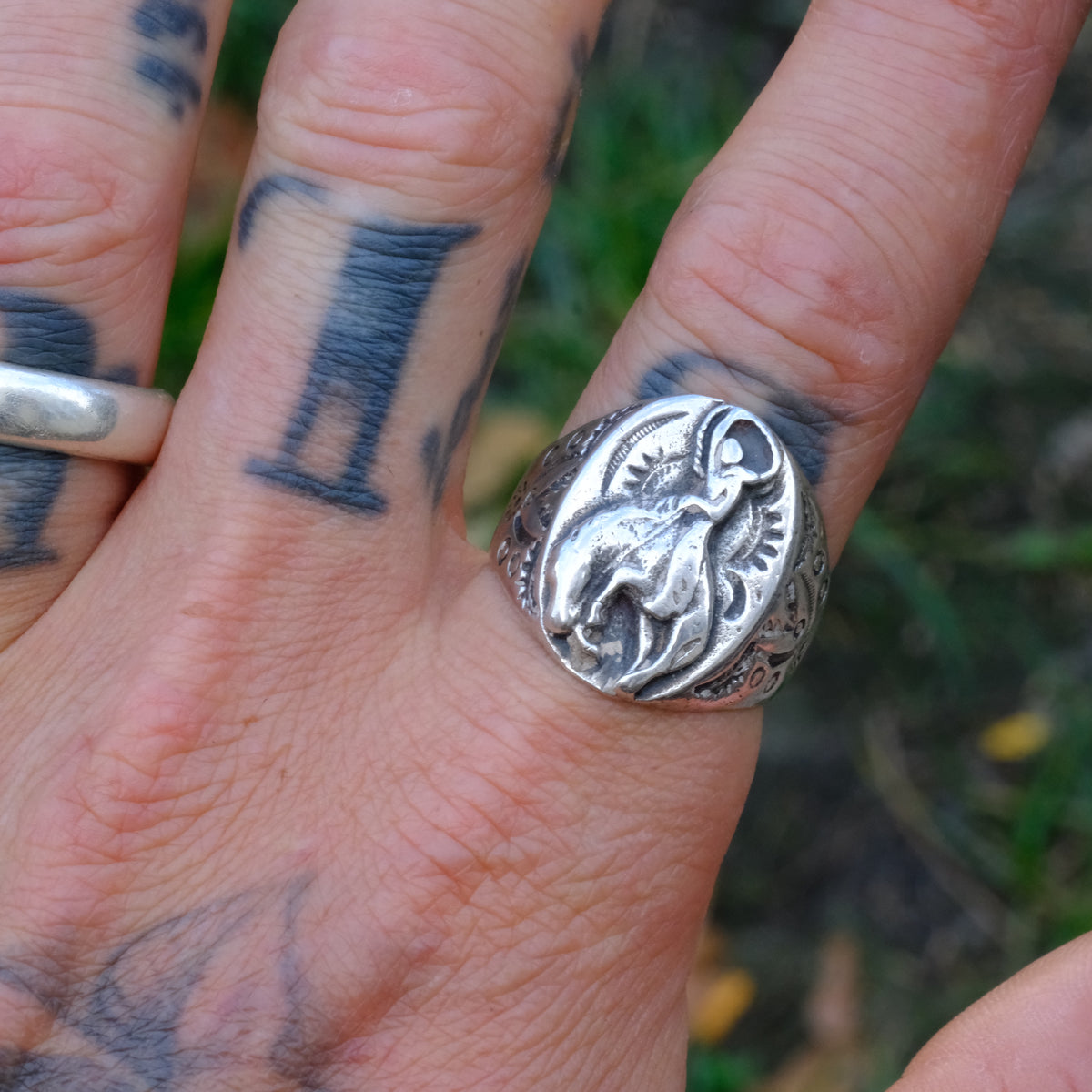Vintage Sterling Bucking Bronco Stamped V Ring 11.25