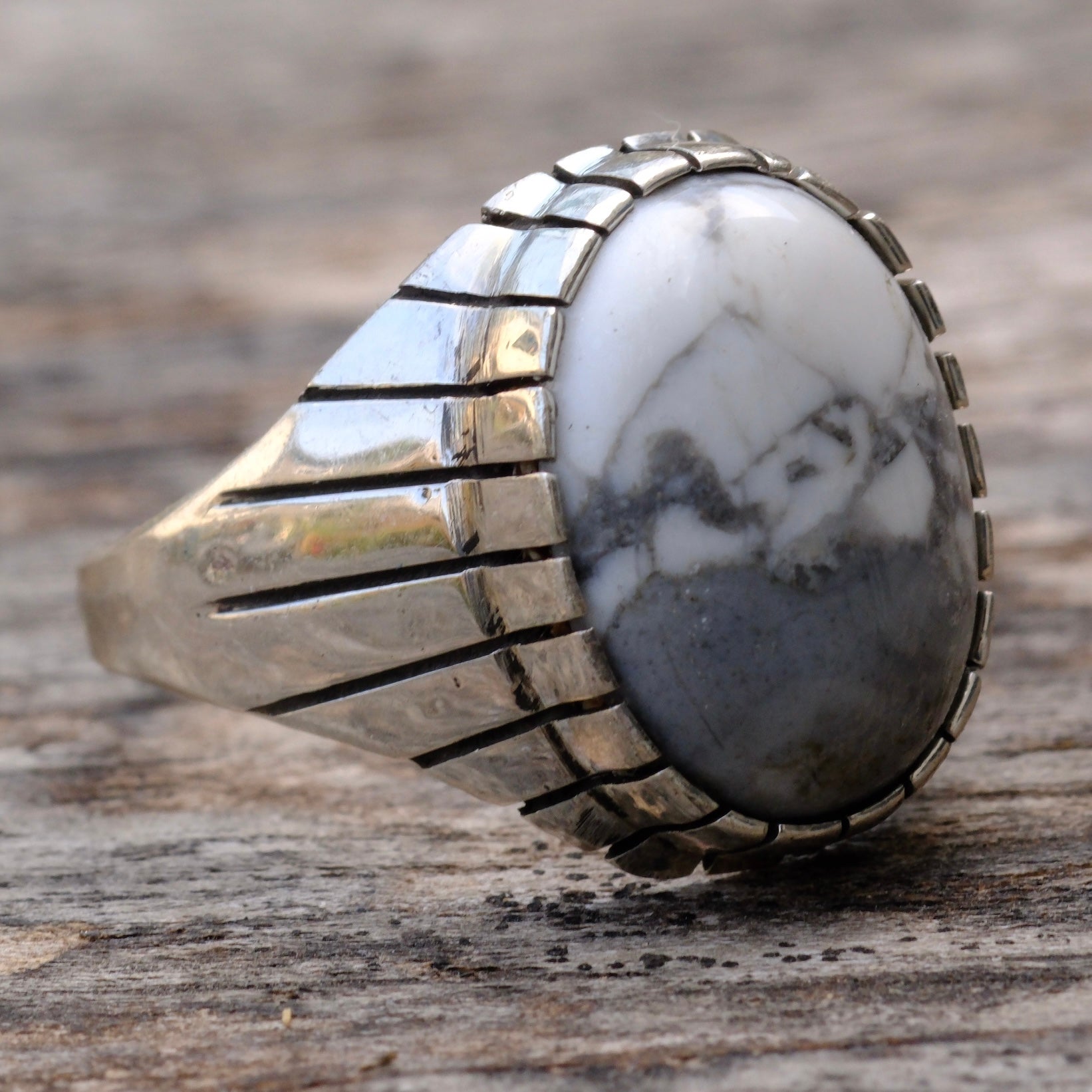 Vintage Sterling White Buffalo Ribbed Band Ring 12