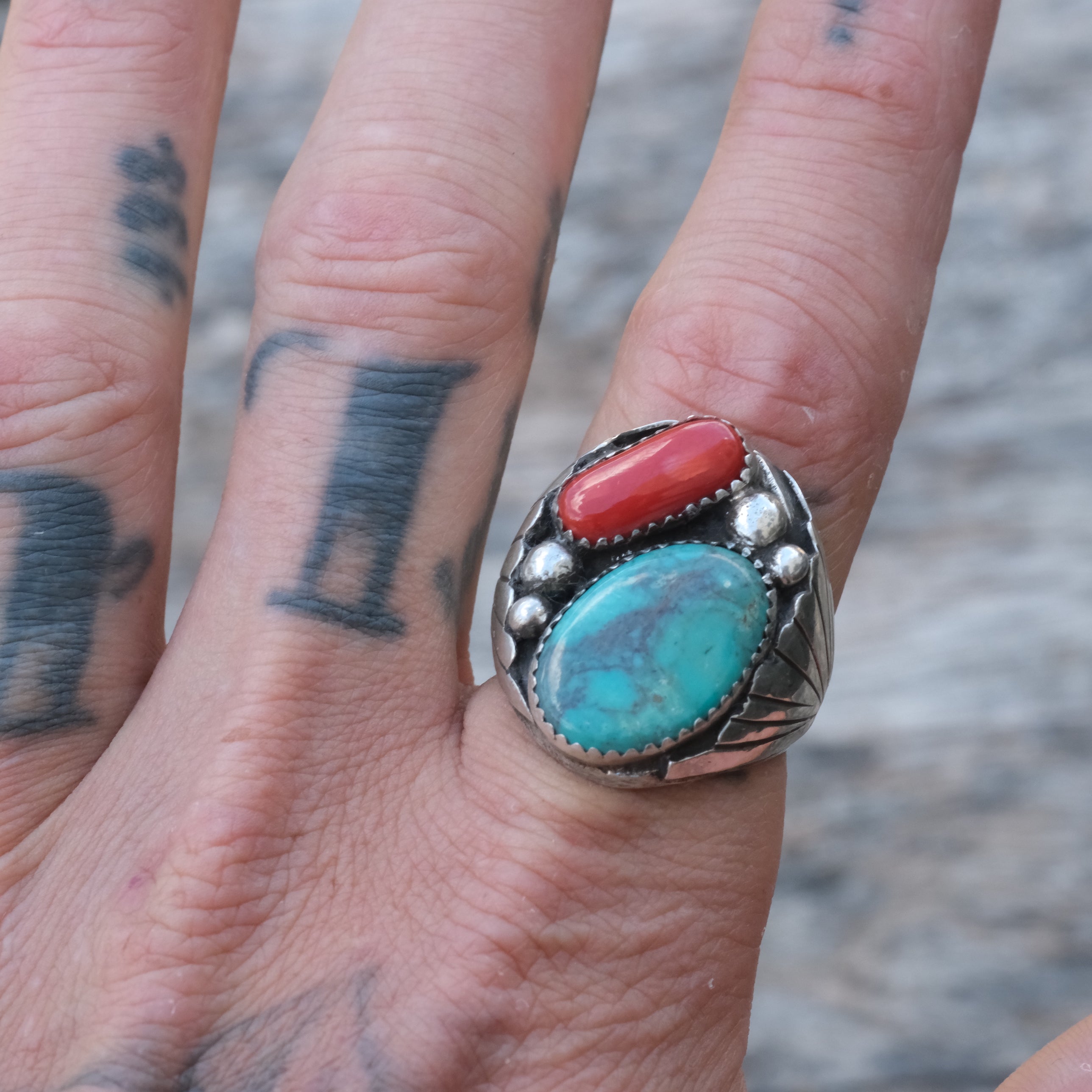 Vintage Sterling Turquoise and Coral Ribbed Band Ring 10.5
