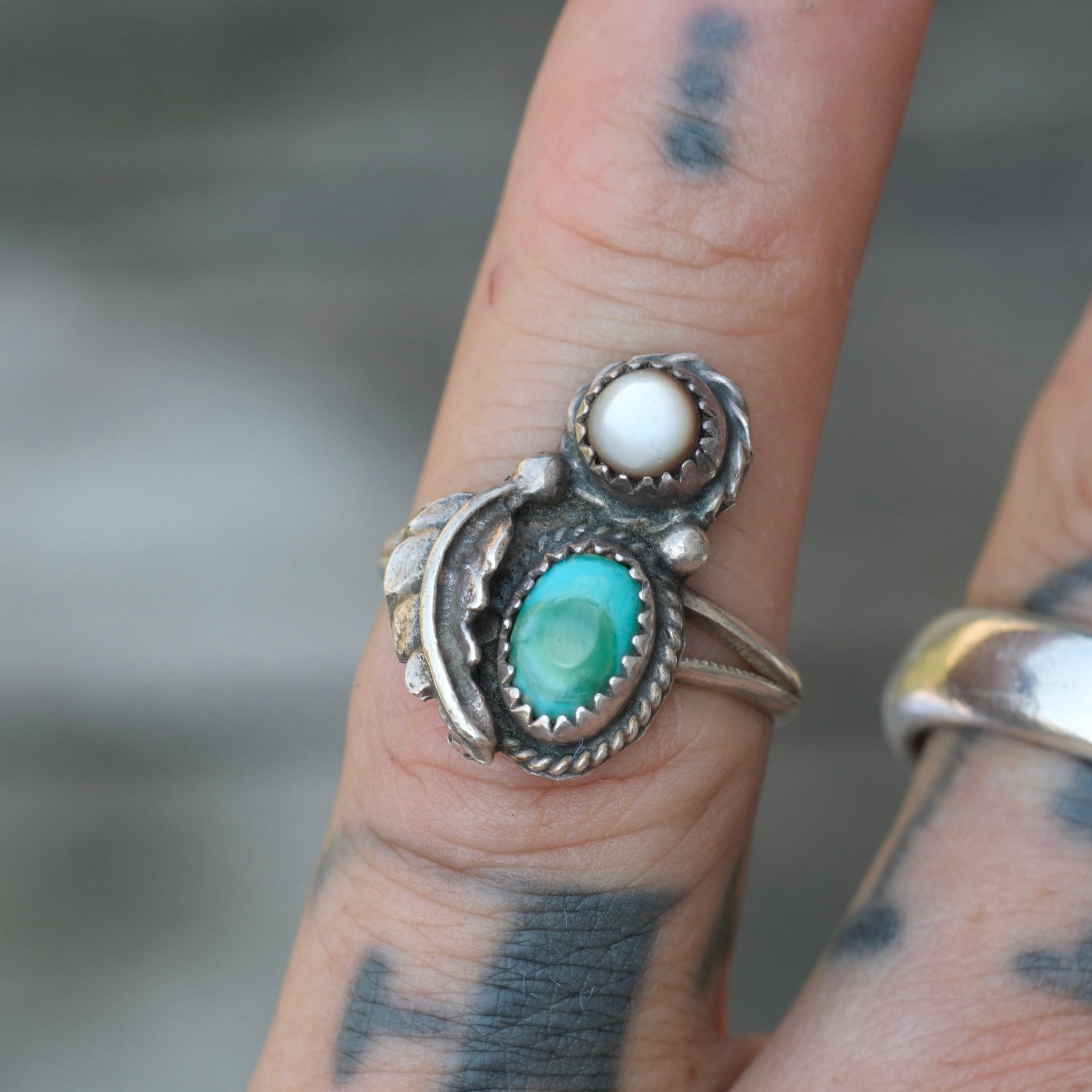 Vintage Sterling Turquoise and MOP Feather Ring 5.25
