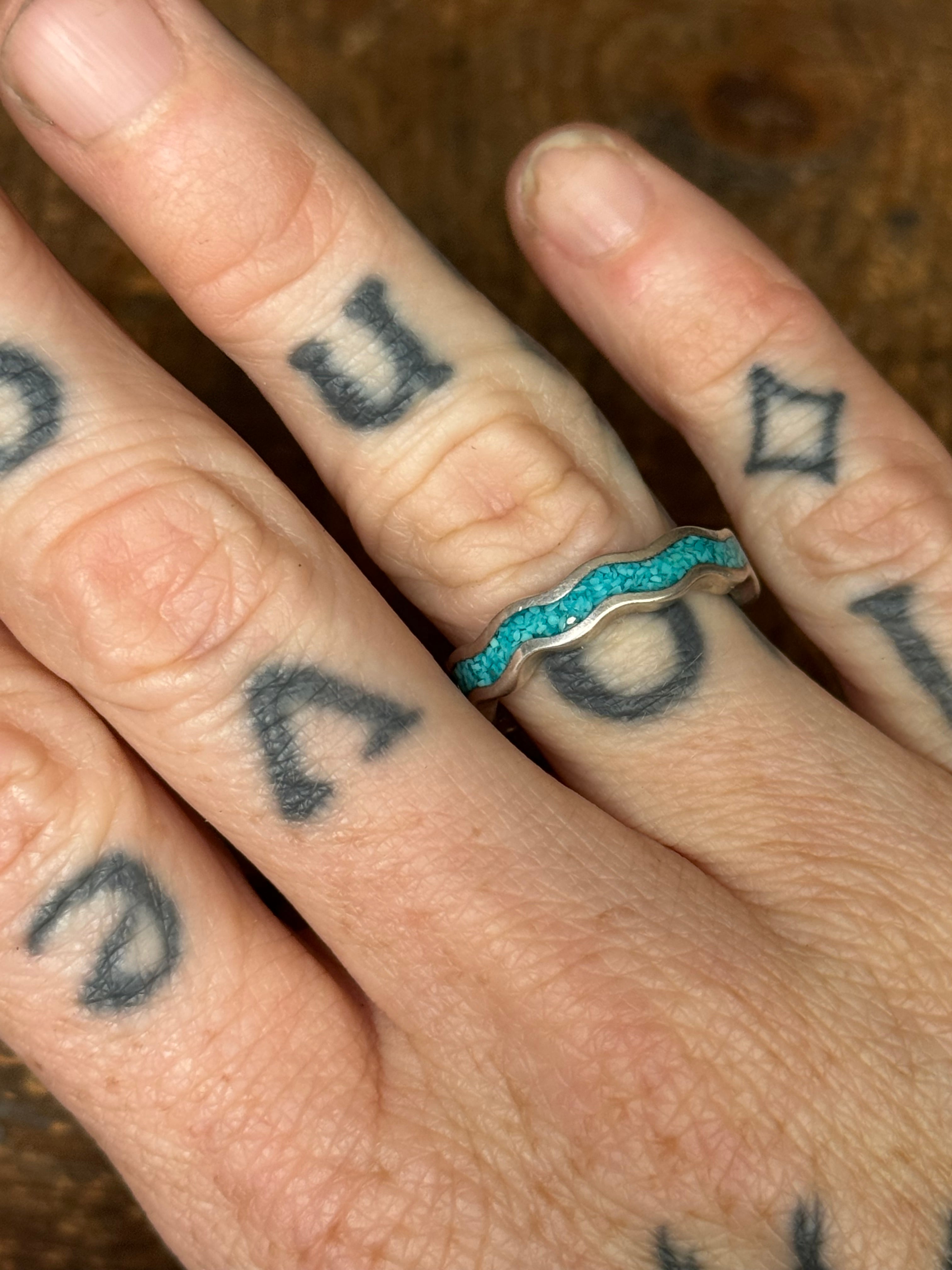 Vintage Sterling Silver Turquoise Chip Inlay Wave Band 7