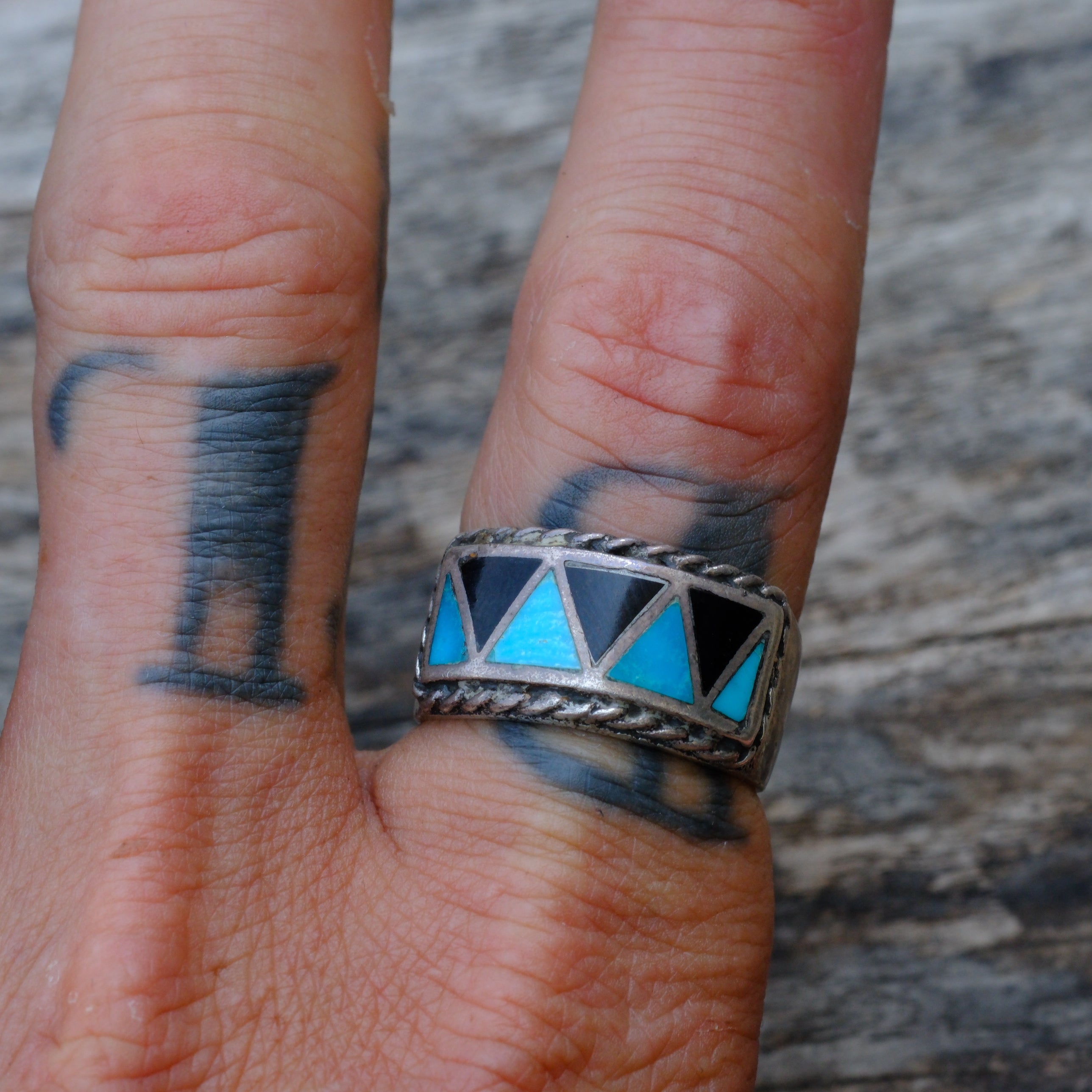 Vintage Sterling Onyx and Turquoise Inlay Band Ring 9.75