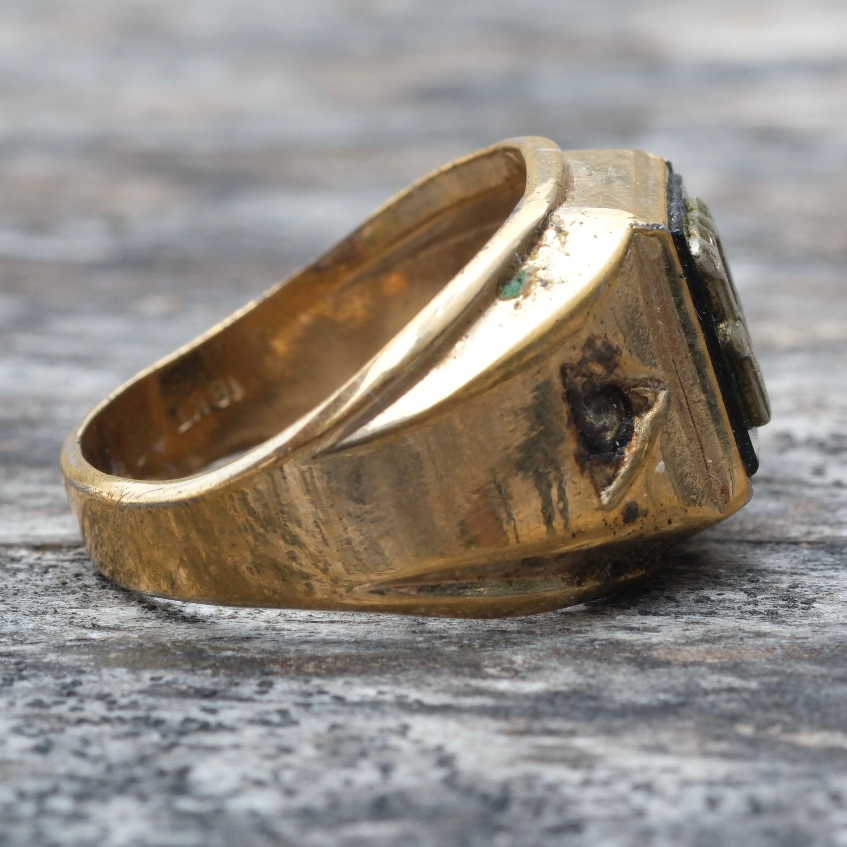 Vintage GoldToned V Initial Signet Ring 7