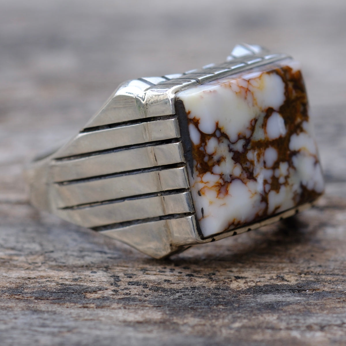 Vintage Sterling White Buffalo Ribbed Band Ring 8.75