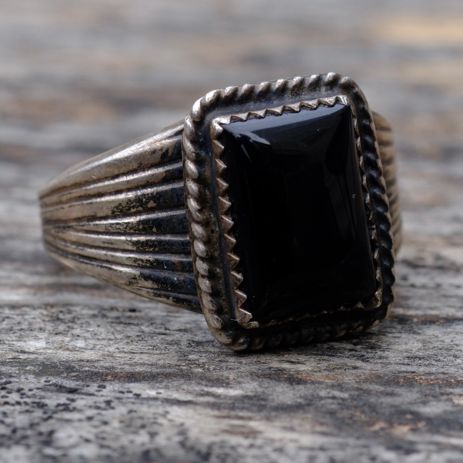 Vintage Sterling Onyx Ribbed Band Ring 12.5