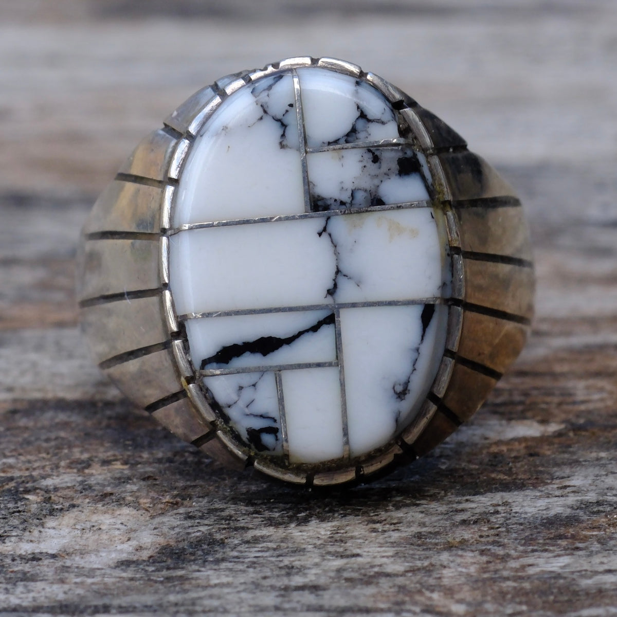 Vintage Sterling White Buffalo Inlay Ribbed Band Ring 9.75