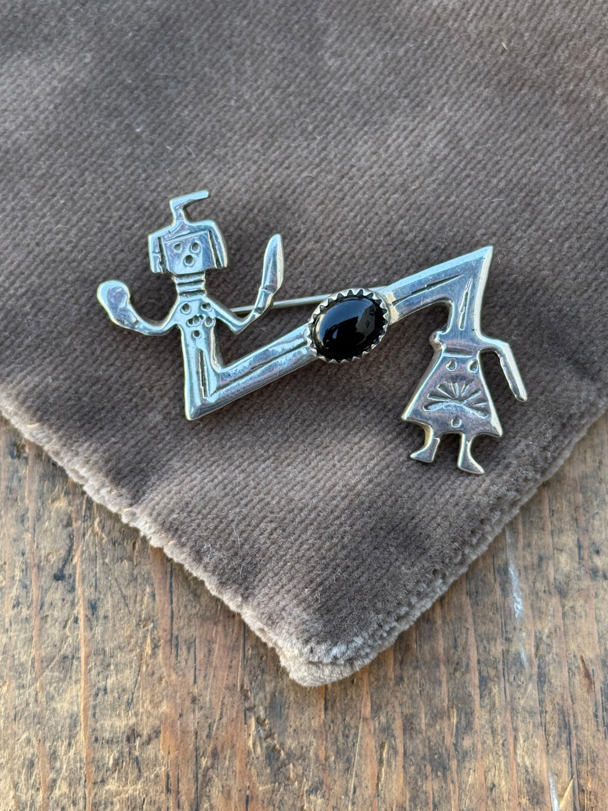 Vintage Sterling Silver Onyx Zig Zag Yei Pin
