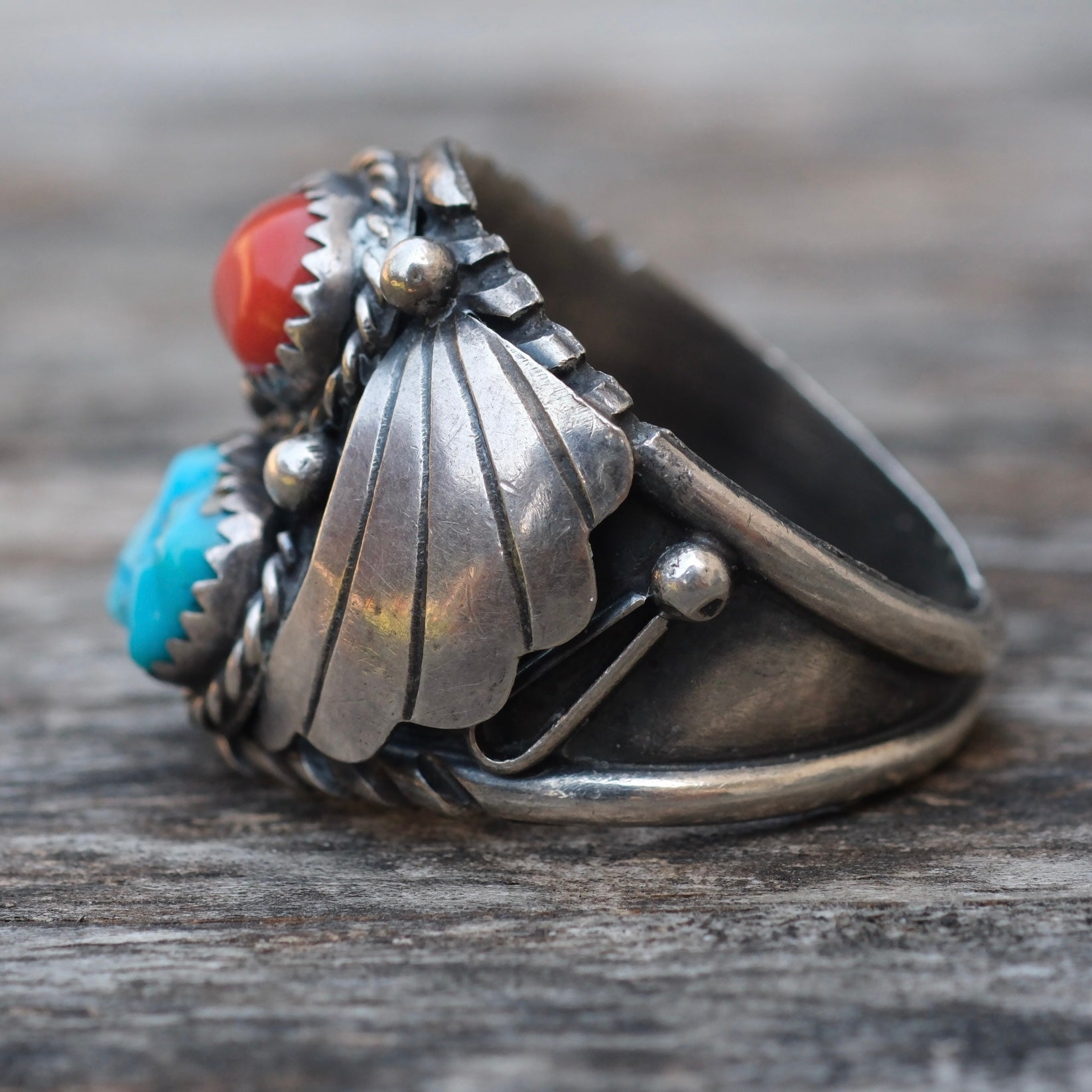 Vintage Sterling Turquoise and Coral Ribbed Band Ring 12.25