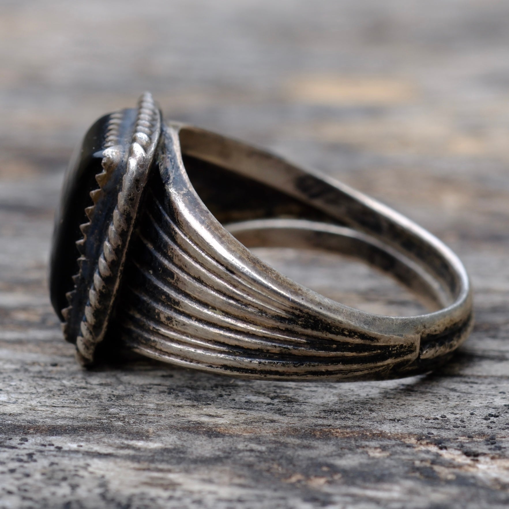 Vintage Sterling Onyx Ribbed Band Ring 12.5