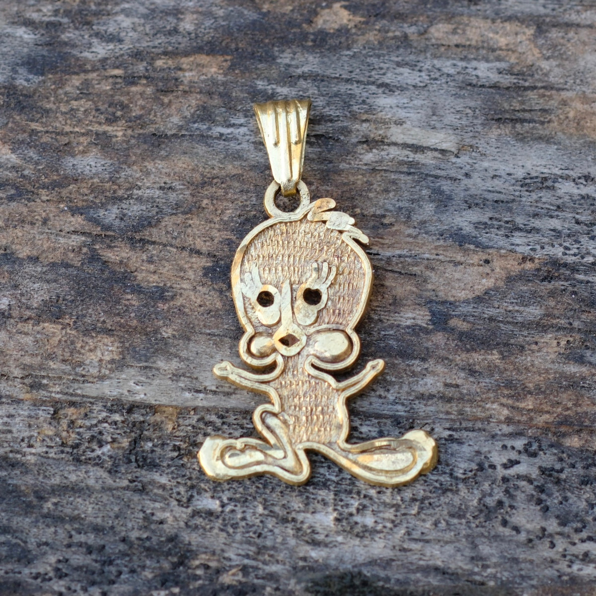 Vintage 14K Gold Tweedy Pendant .75"