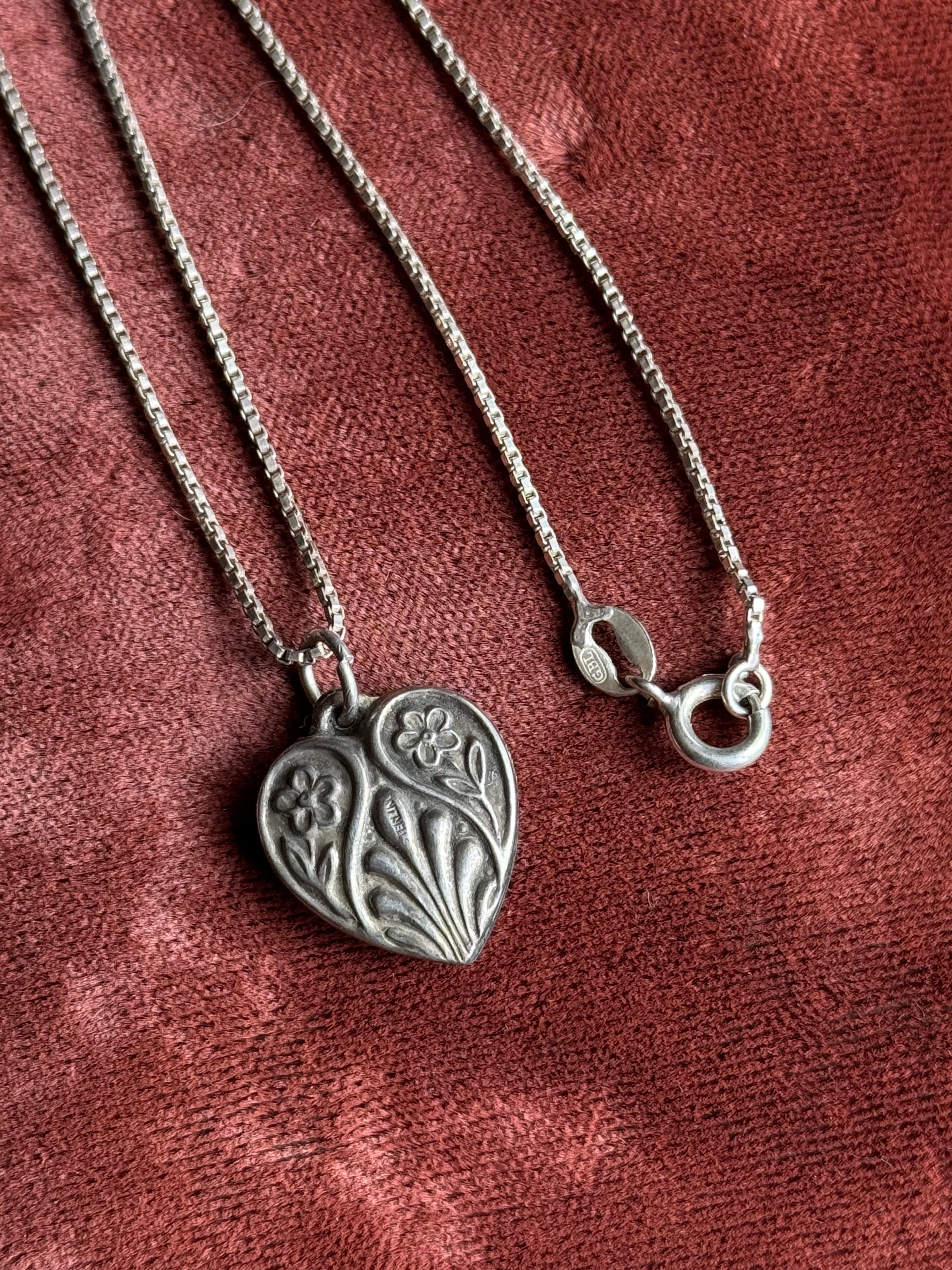 Vintage Sterling Silver Floral Forget Me Not Necklace