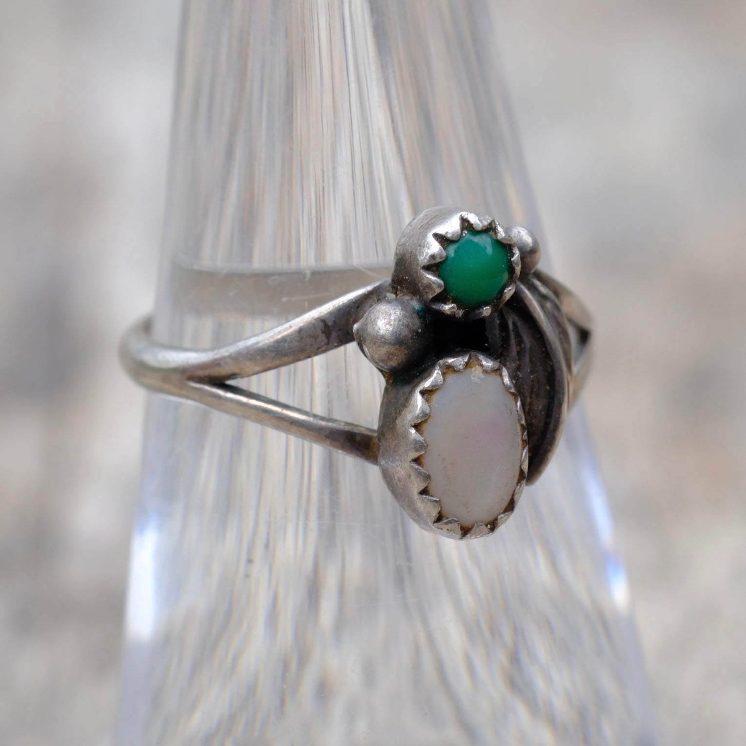Vintage Sterling Turquoise and Mother Of Pearl Feather Ring 5.25