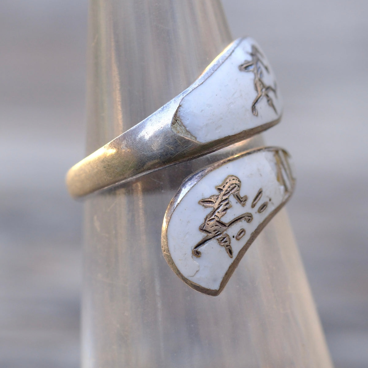 Vintage Sterling White Enamel Siam Ring 4