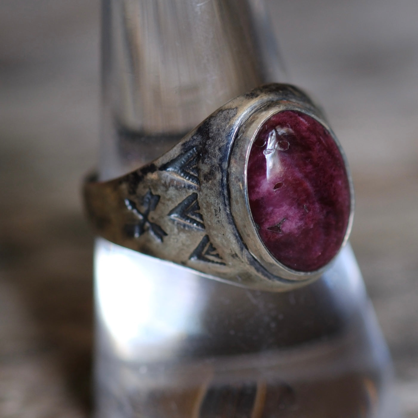 Vintage Sterling Purple Spiny Oyster Stamped Arrows Ring 8.5