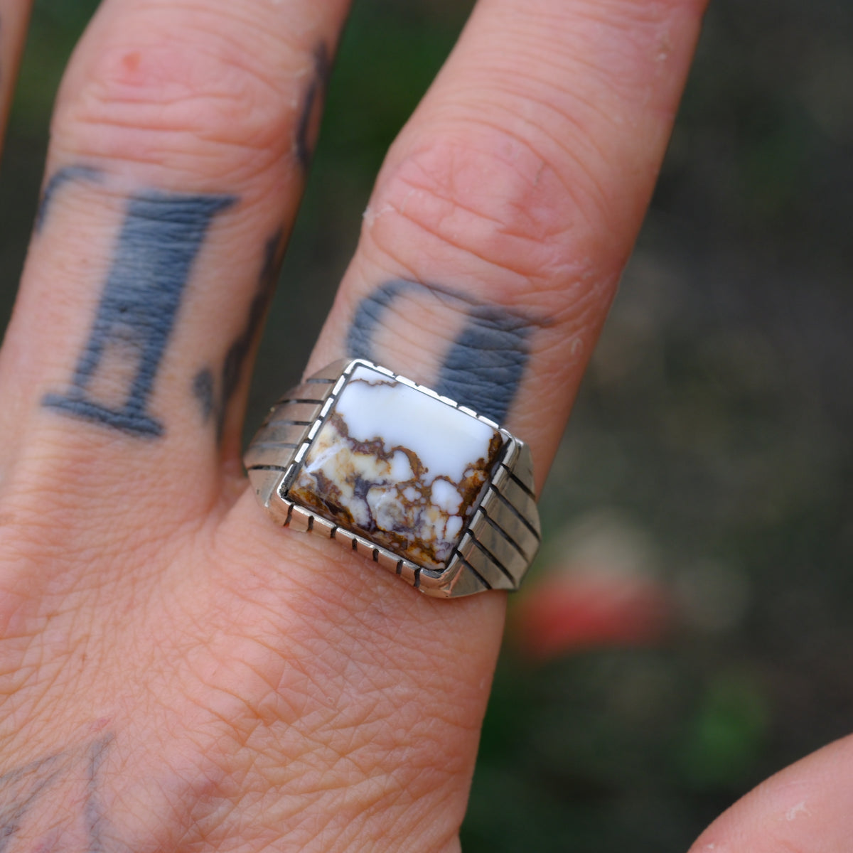 Vintage Sterling White Buffalo Ribbed Band Ring 12.75