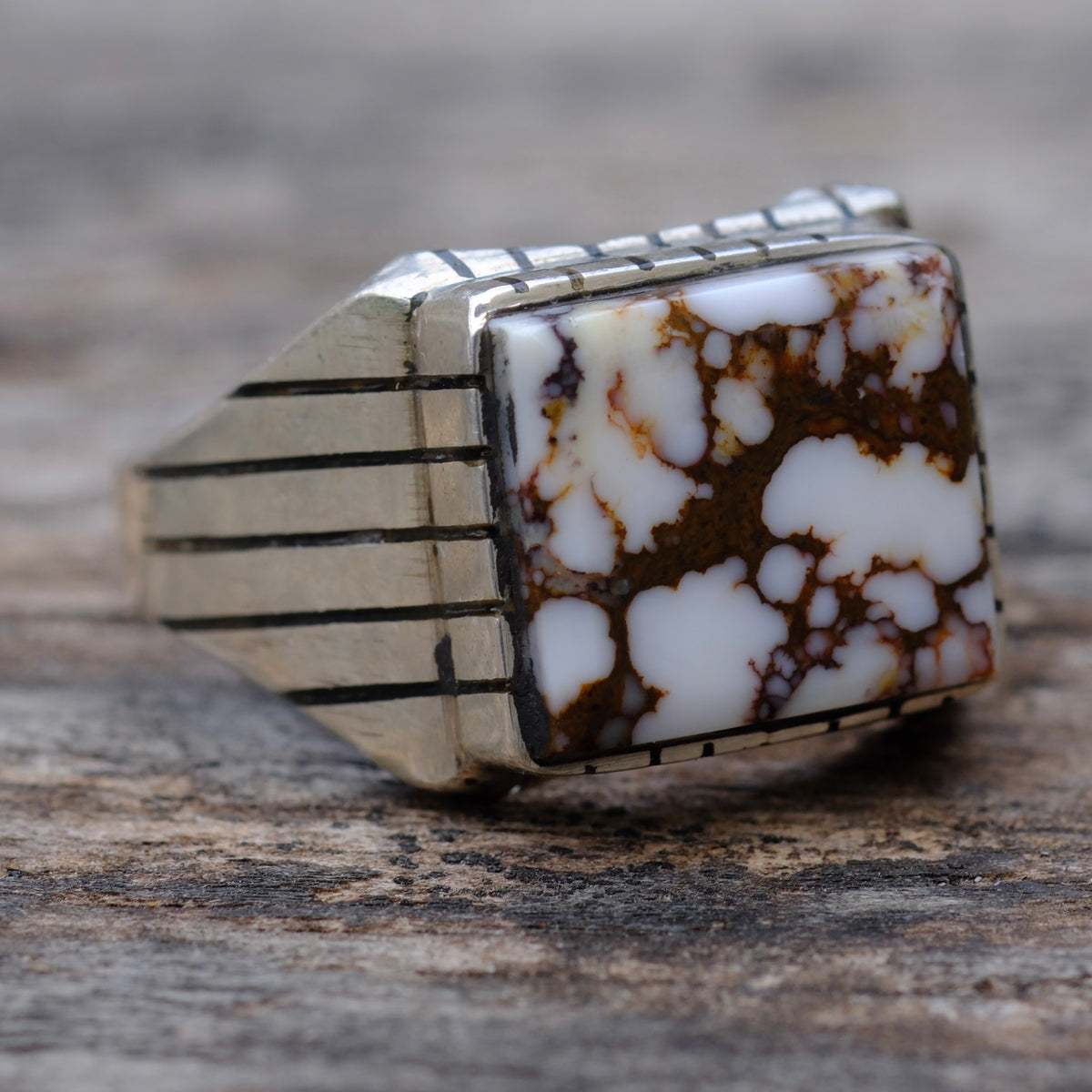 Vintage Sterling White Buffalo Ribbed Band Ring 11.5