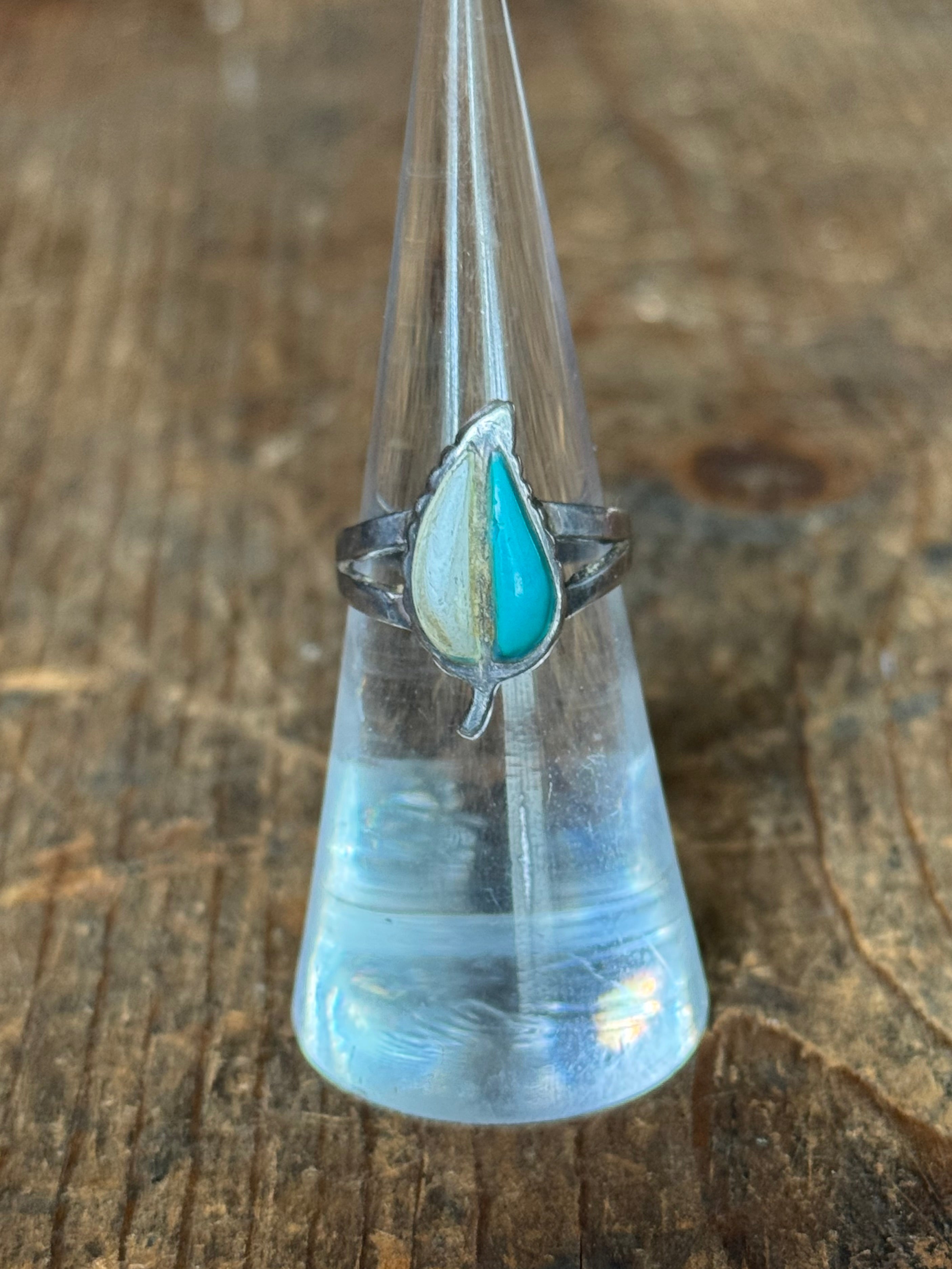 Vintage Sterling Silver Turquoise Mother of Pearl Leaf Ring 5.5