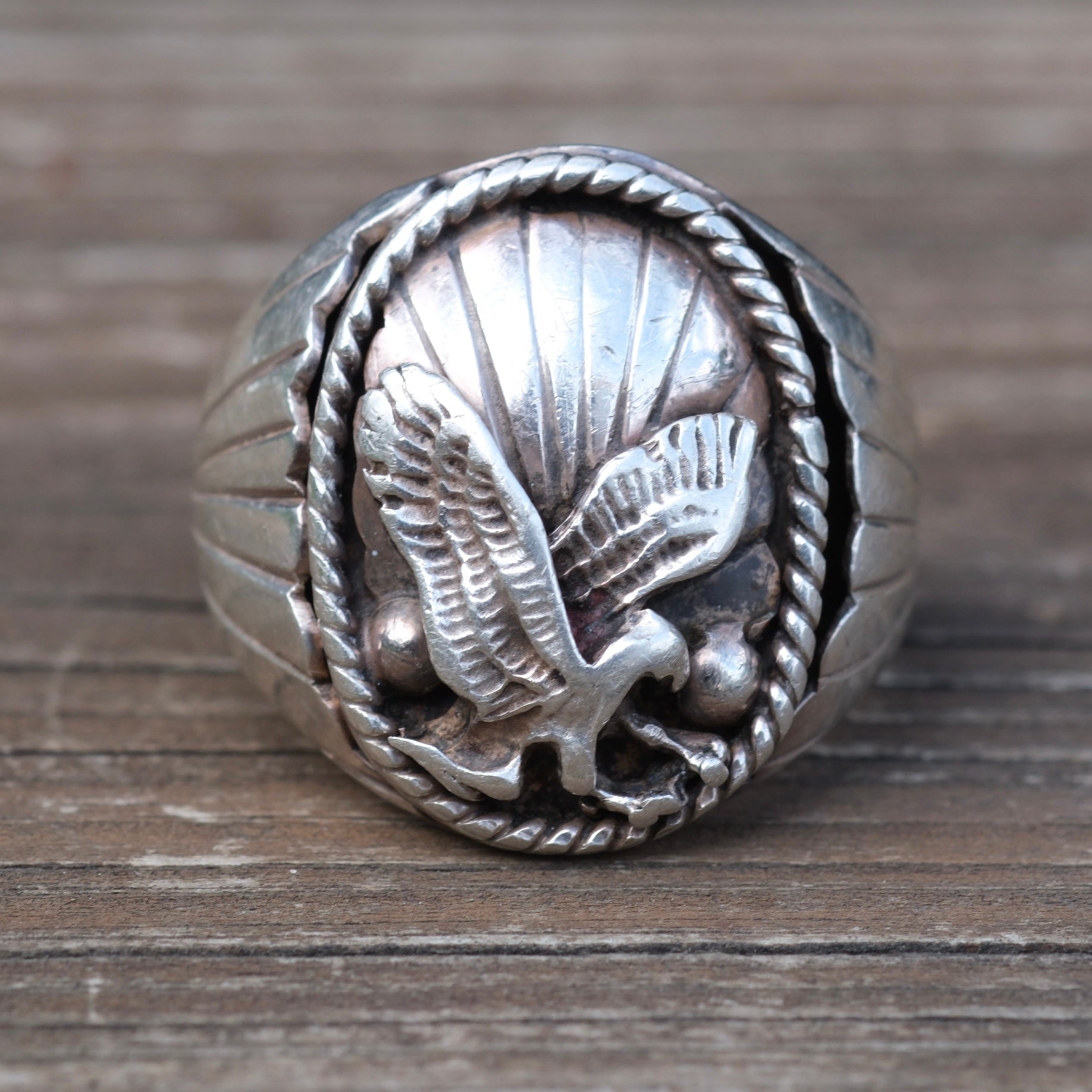 Vintage Sterling Silver Eagle Ribbed Band Ring 9.75