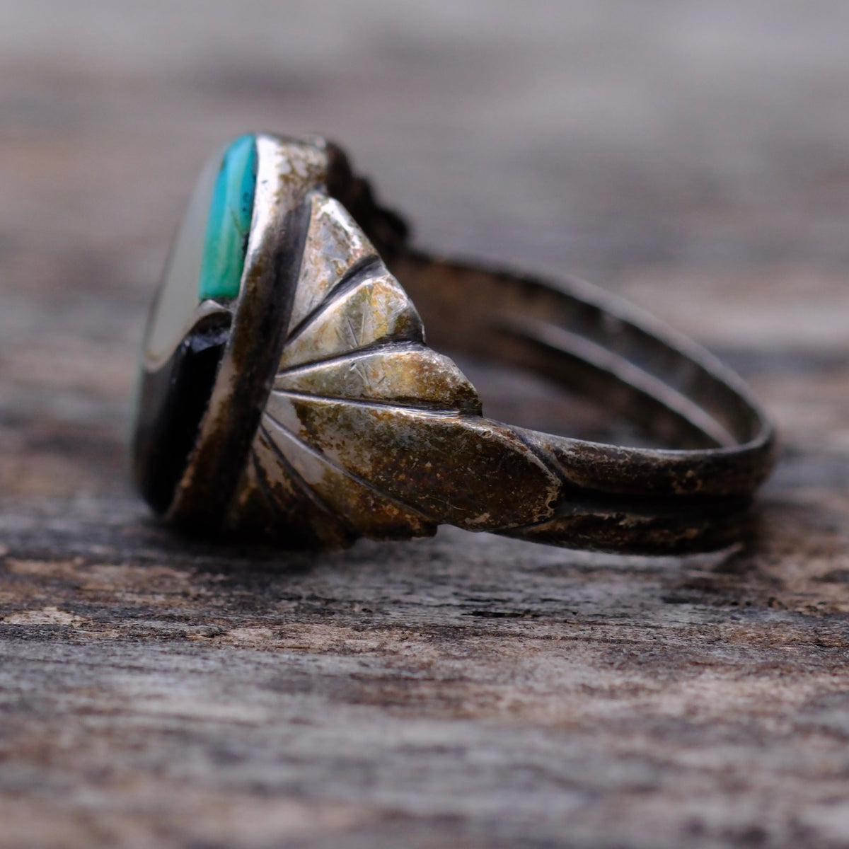 Vintage Sterling Multi Stone Inlay Ribbed Band Ring 7