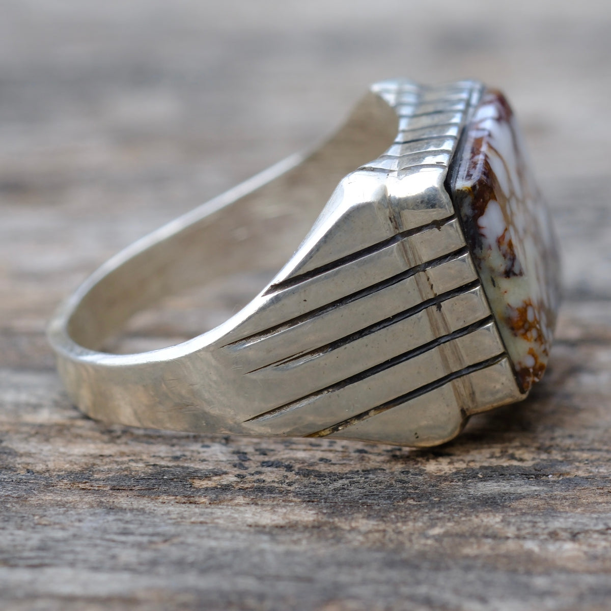 Vintage Sterling White Buffalo Ribbed Band Ring 9.25