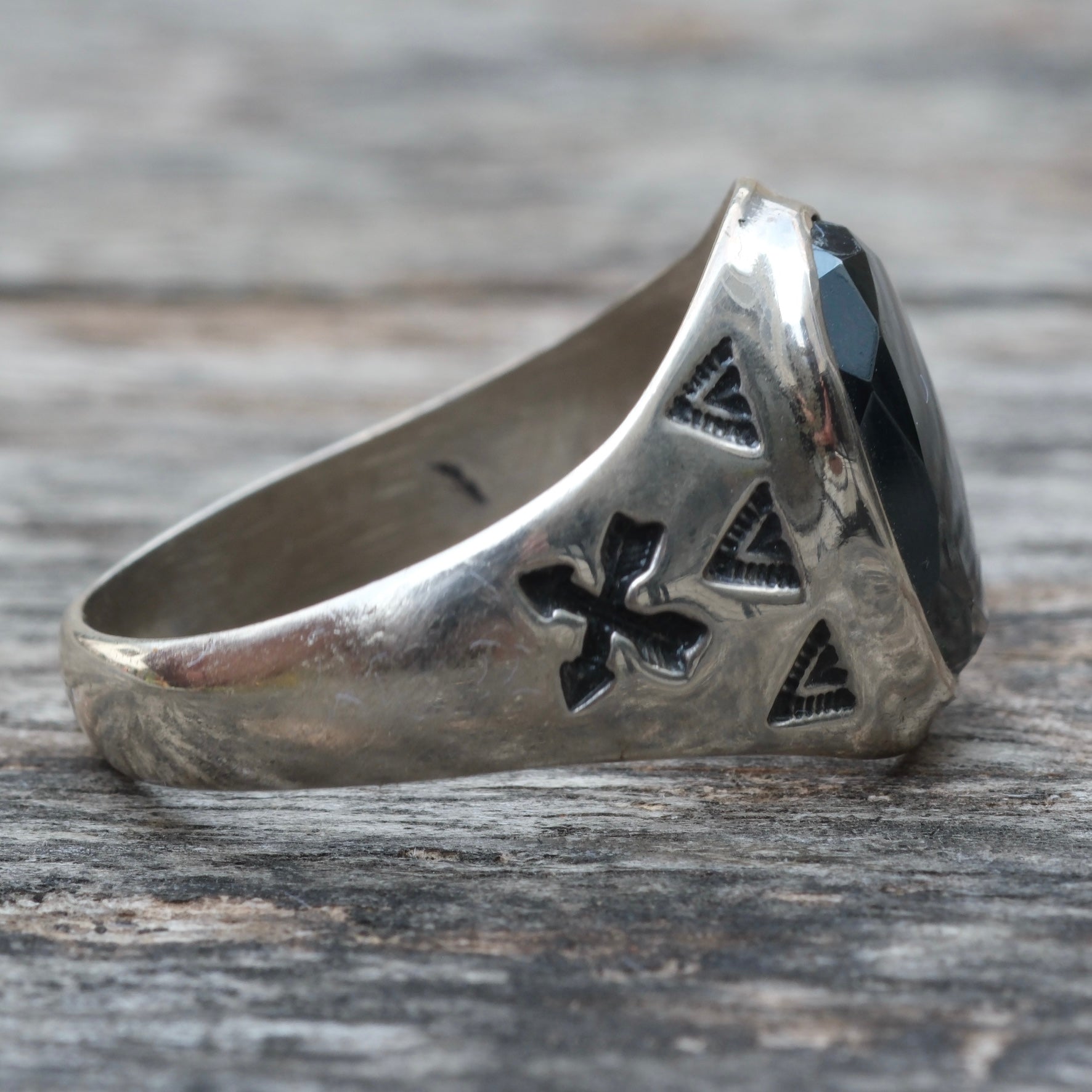 Vintage Sterling Hematite Stamped Arrows Ring 11.75