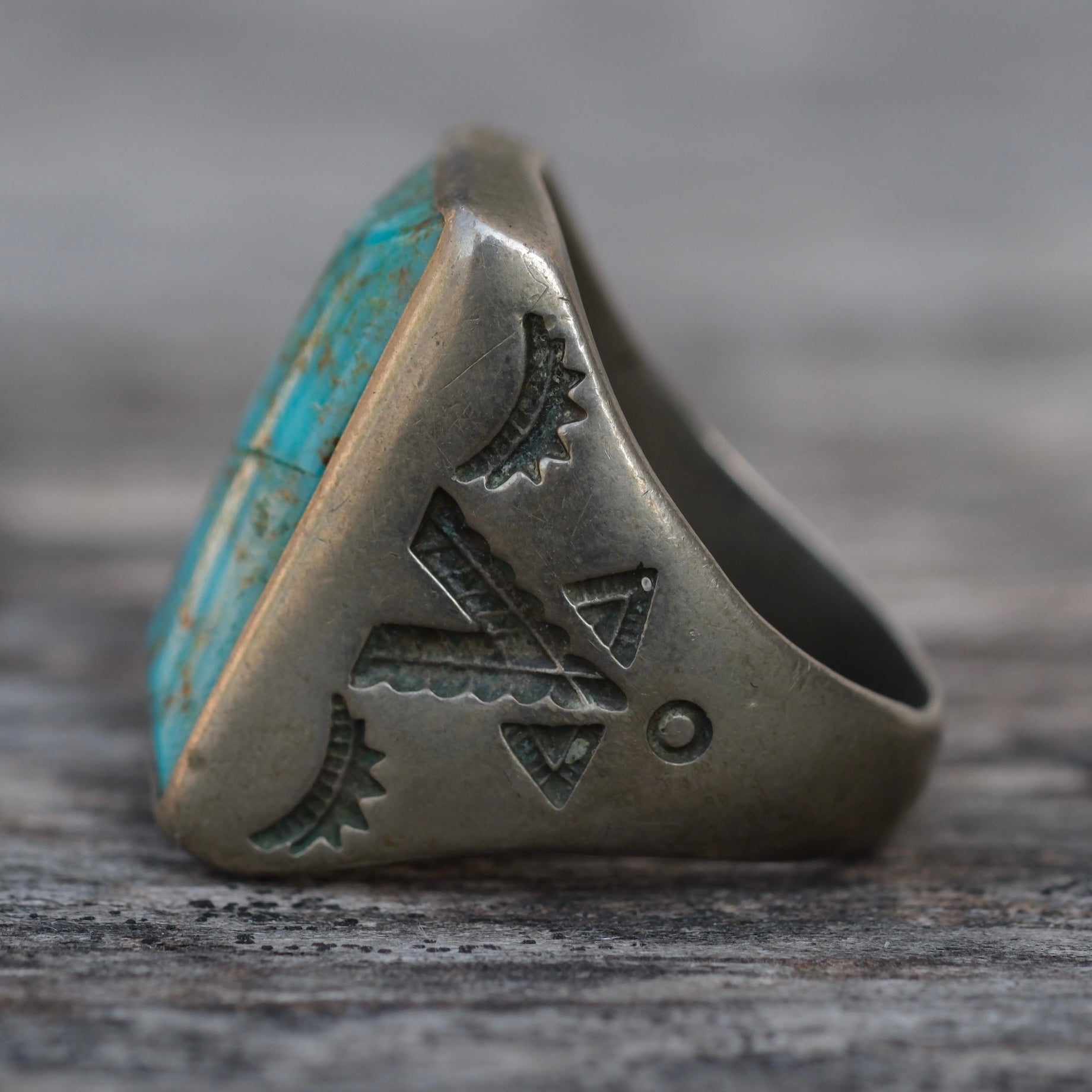 Vintage Sterling Turquoise Stamped V Ring 10