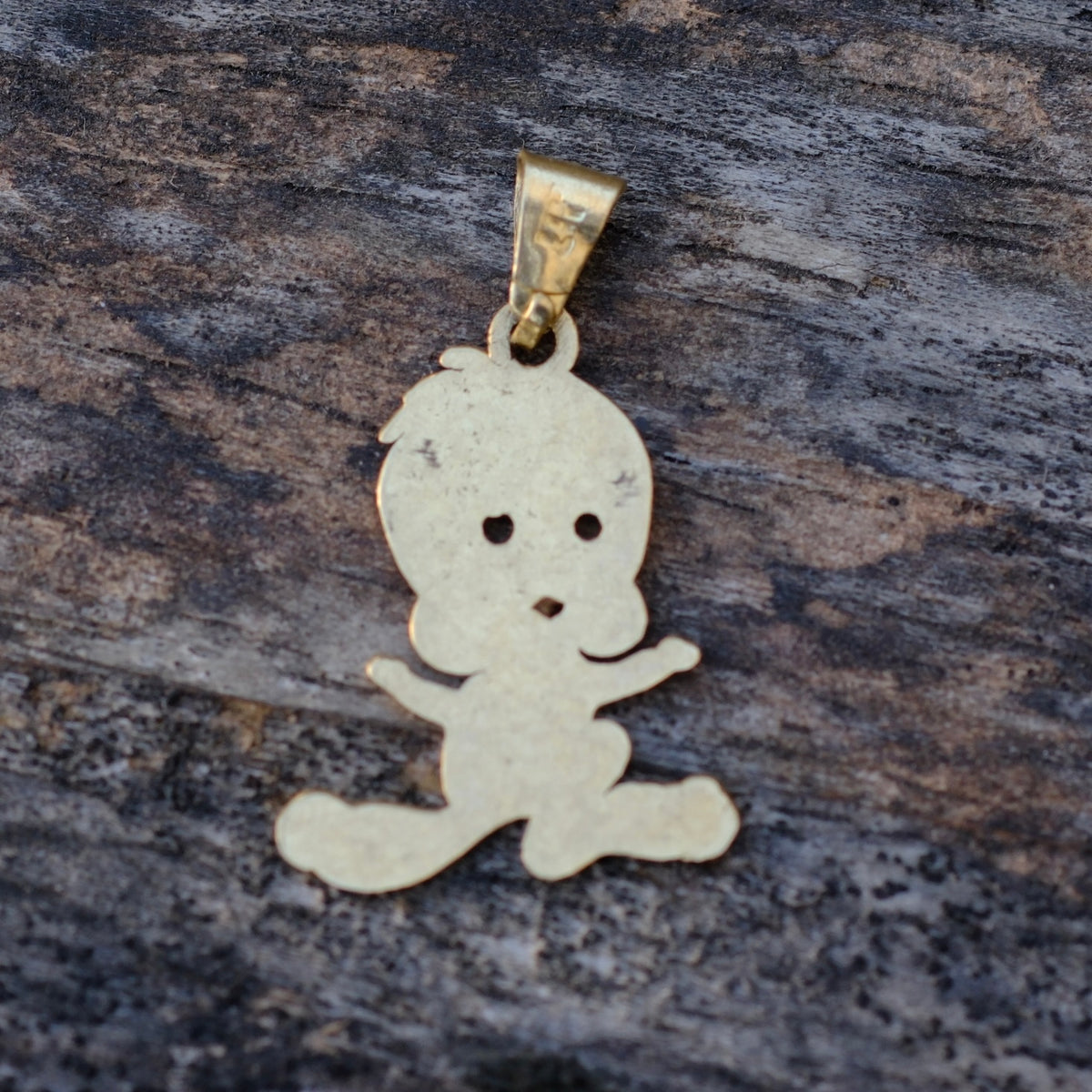 Vintage 14K Gold Tweedy Pendant .75"