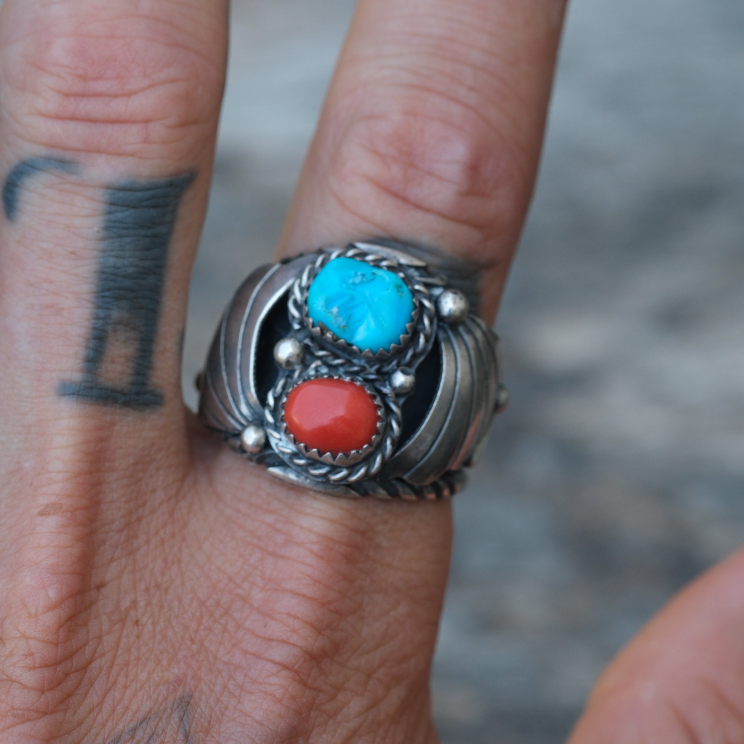Vintage Sterling Turquoise and Coral Ribbed Band Ring 12.25