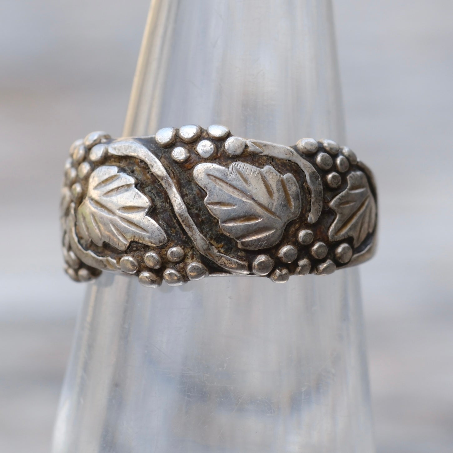 Vintage Sterling Leaf Band Ring 4.75