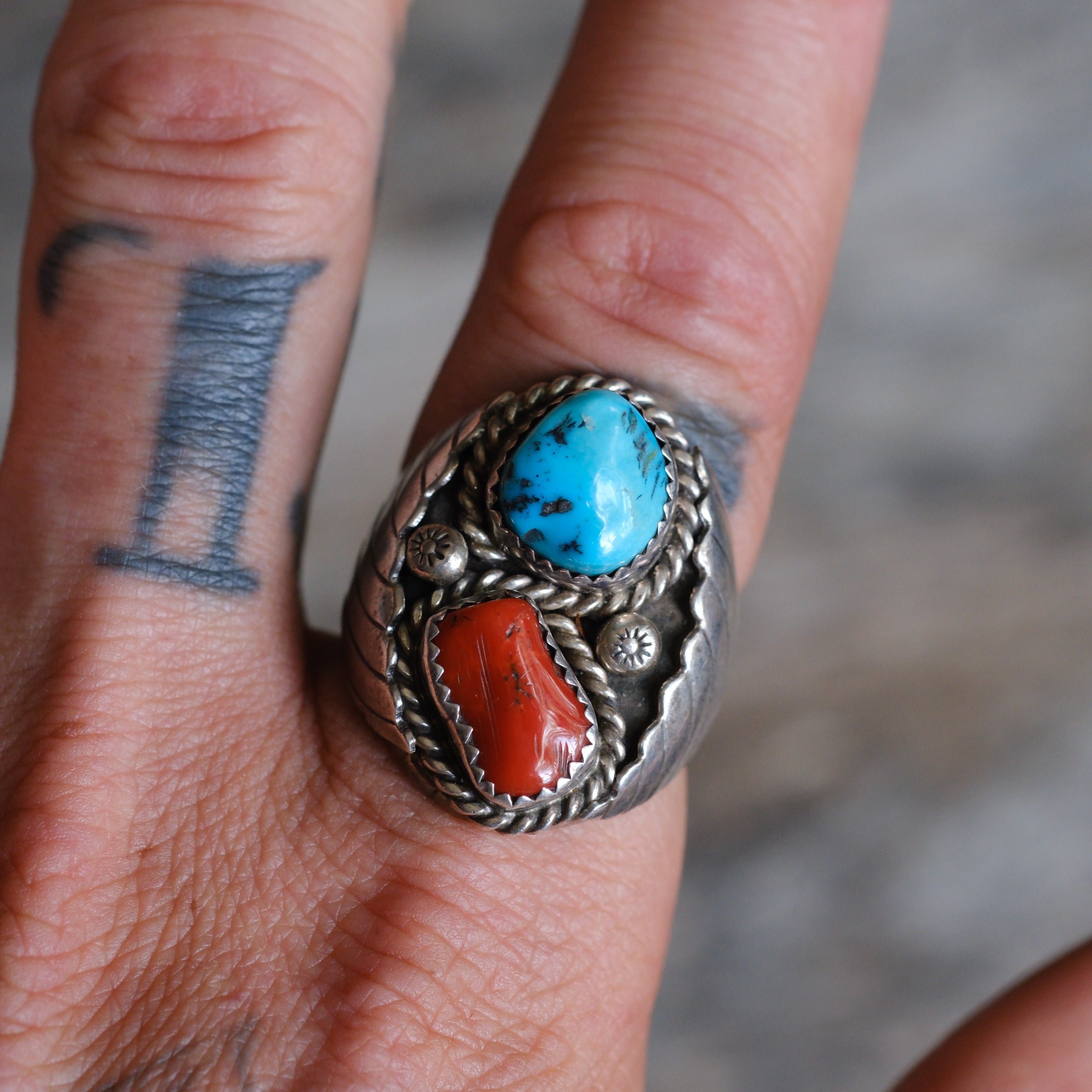 Vintage Sterling Turquoise and Coral Ribbed Band Ring 11