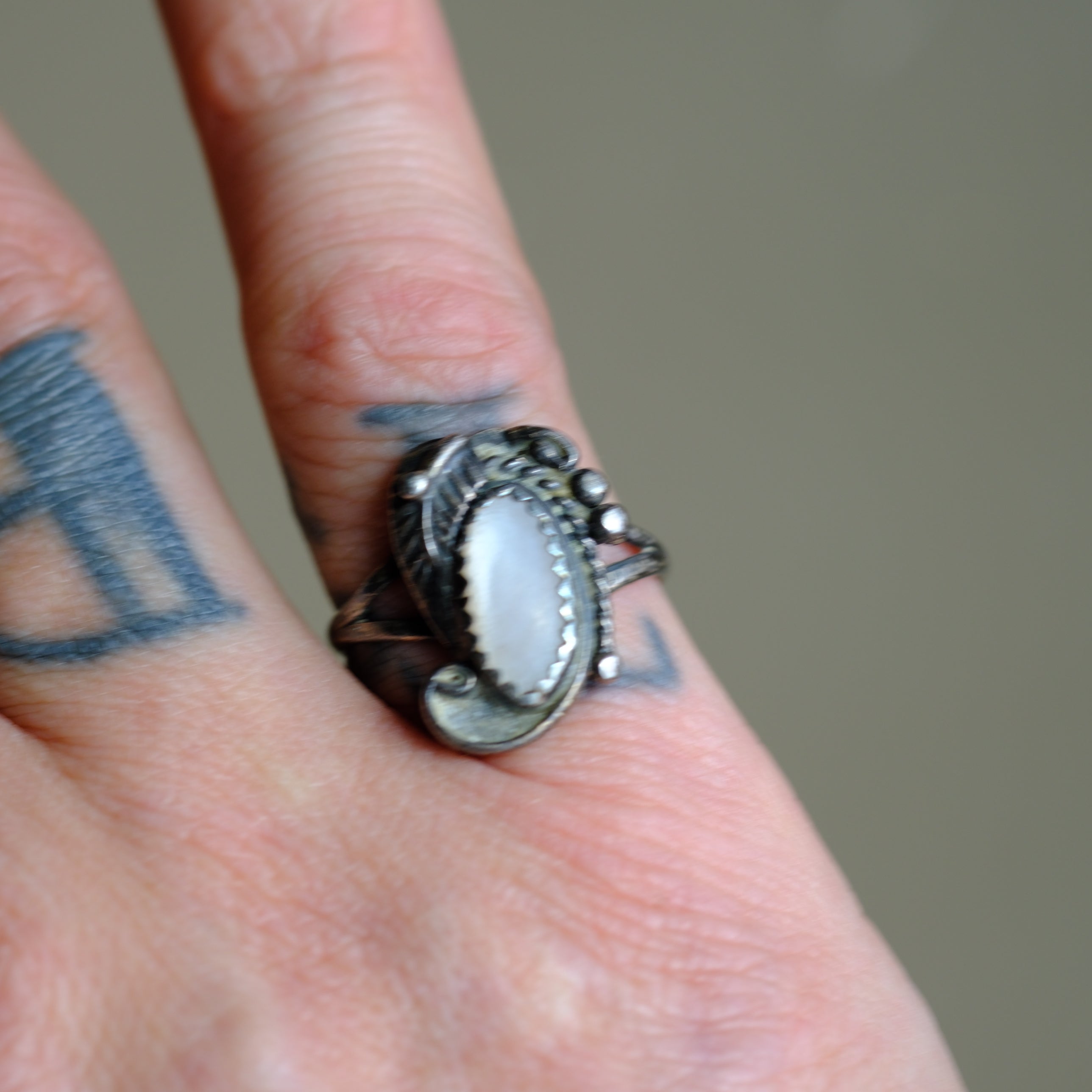 Vintage Sterling Mother Of Pearl Feather Ring 6.75