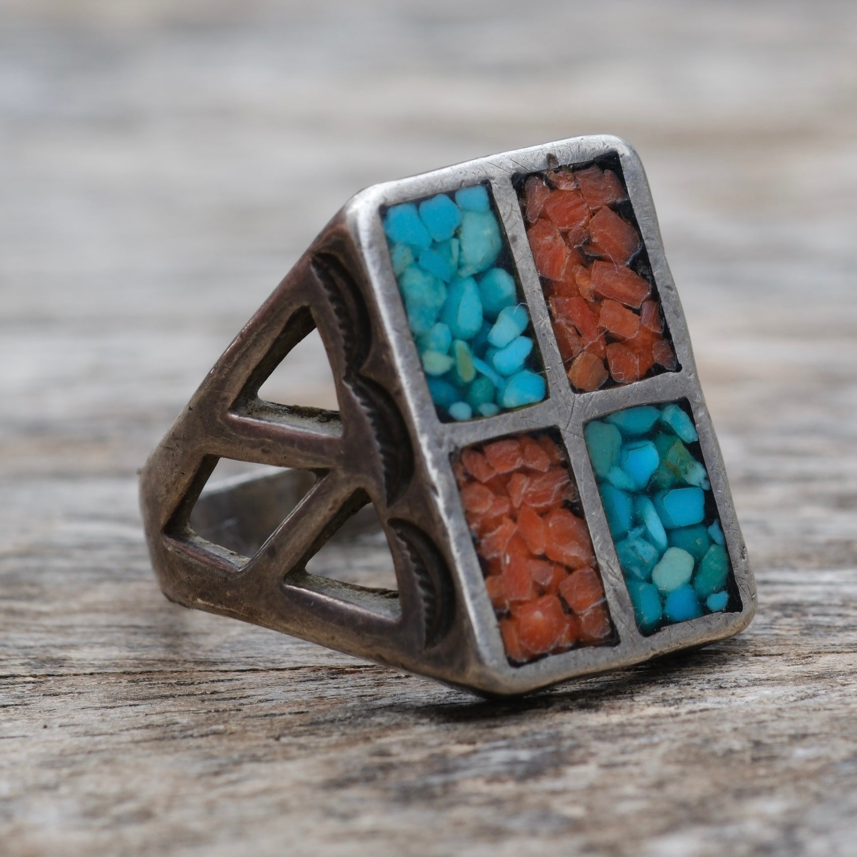 Vintage Sterling Crushed Turquoise and Coral Inlay Ring 8
