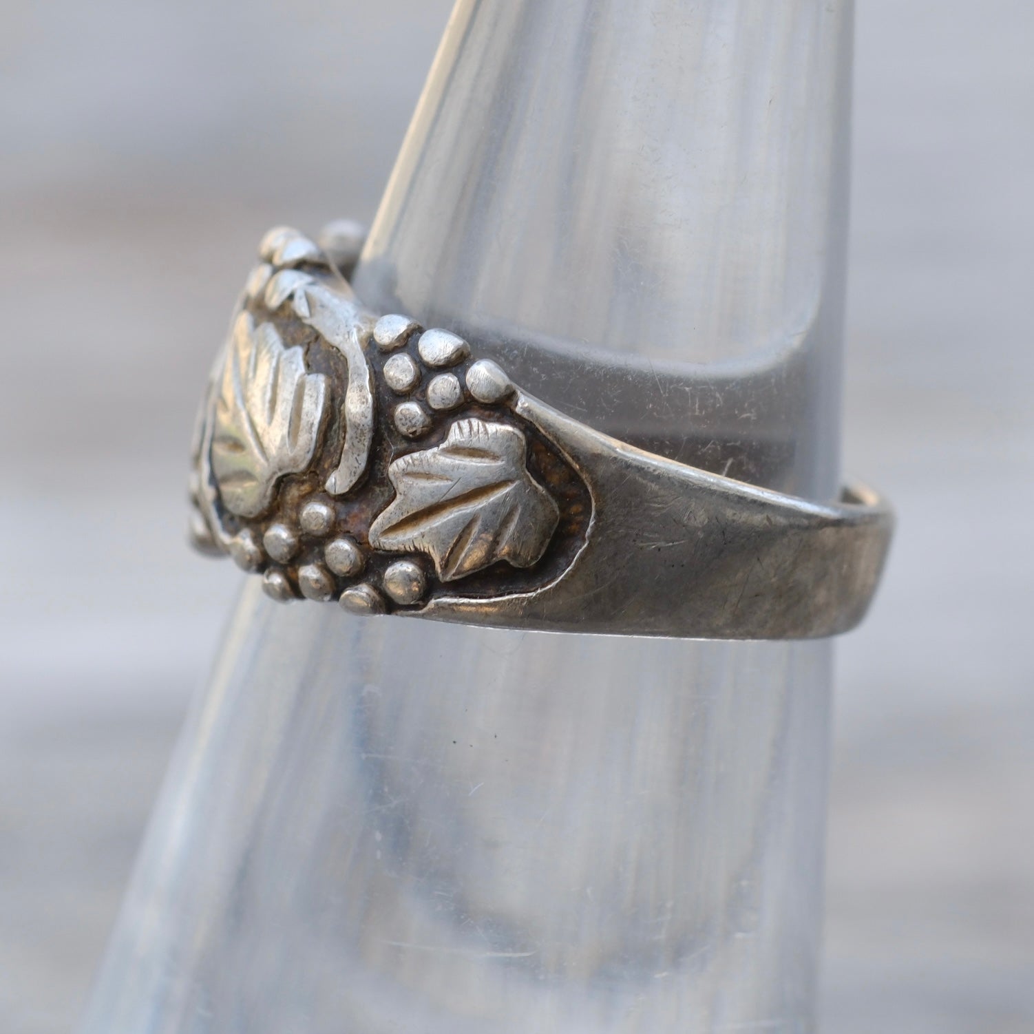 Vintage Sterling Leaf Band Ring 4.75