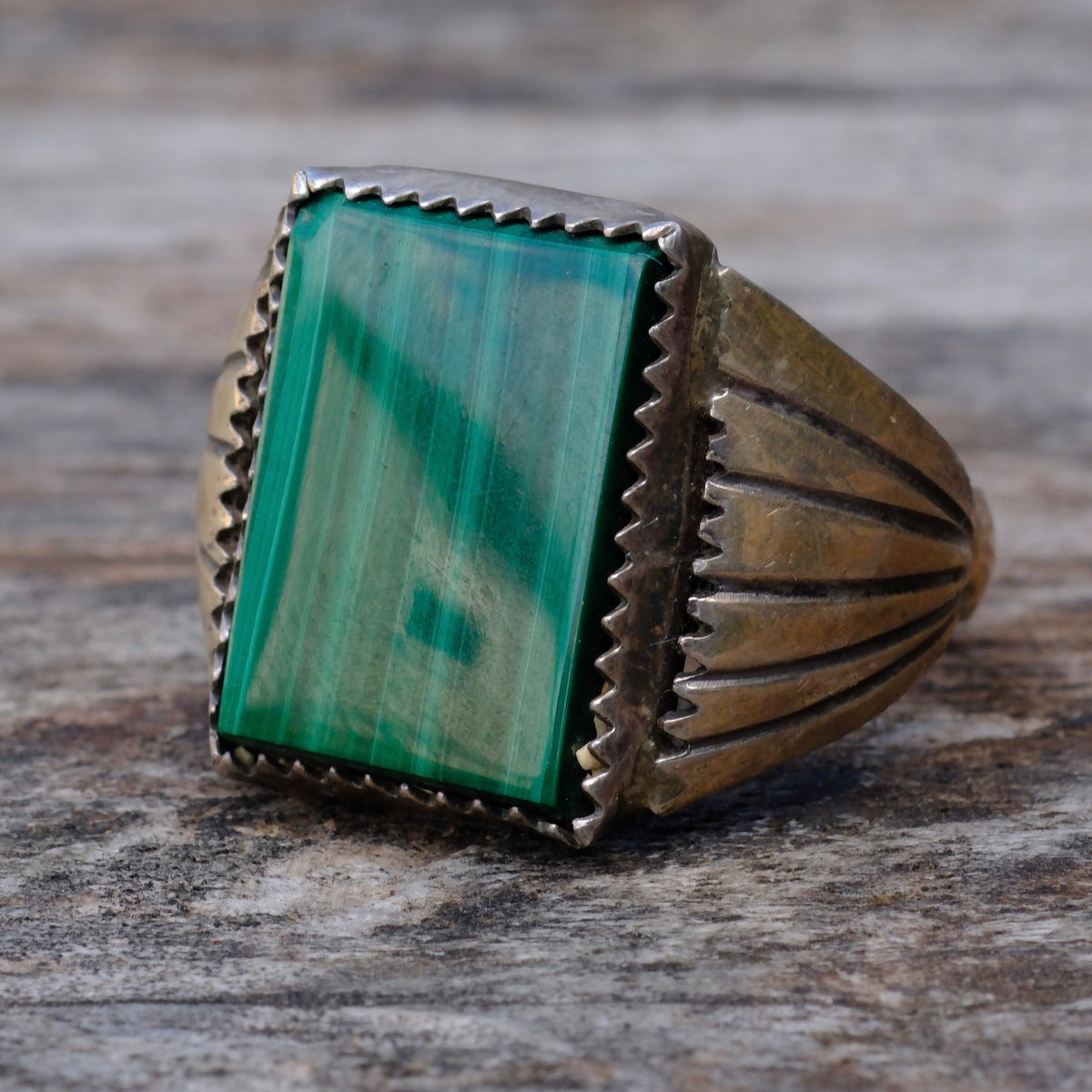 Vintage Sterling Malachite Ribbed Band Ring 10.75