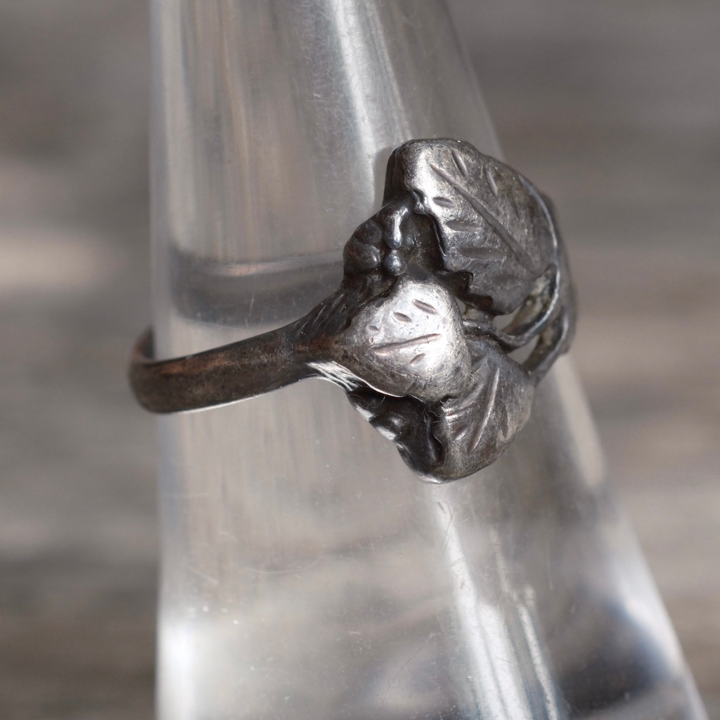 Vintage Sterling Silver Leaf Ring 7.25