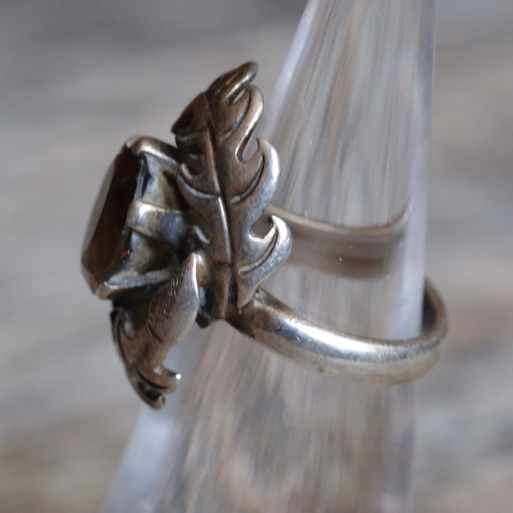 Vintage Sterling White Glass Leaf Ring 4.5