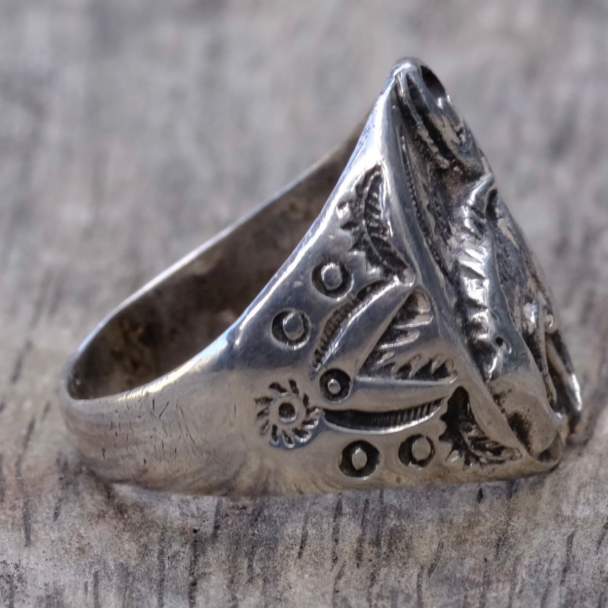 Vintage Sterling Bucking Bronco Stamped V Ring 11.25